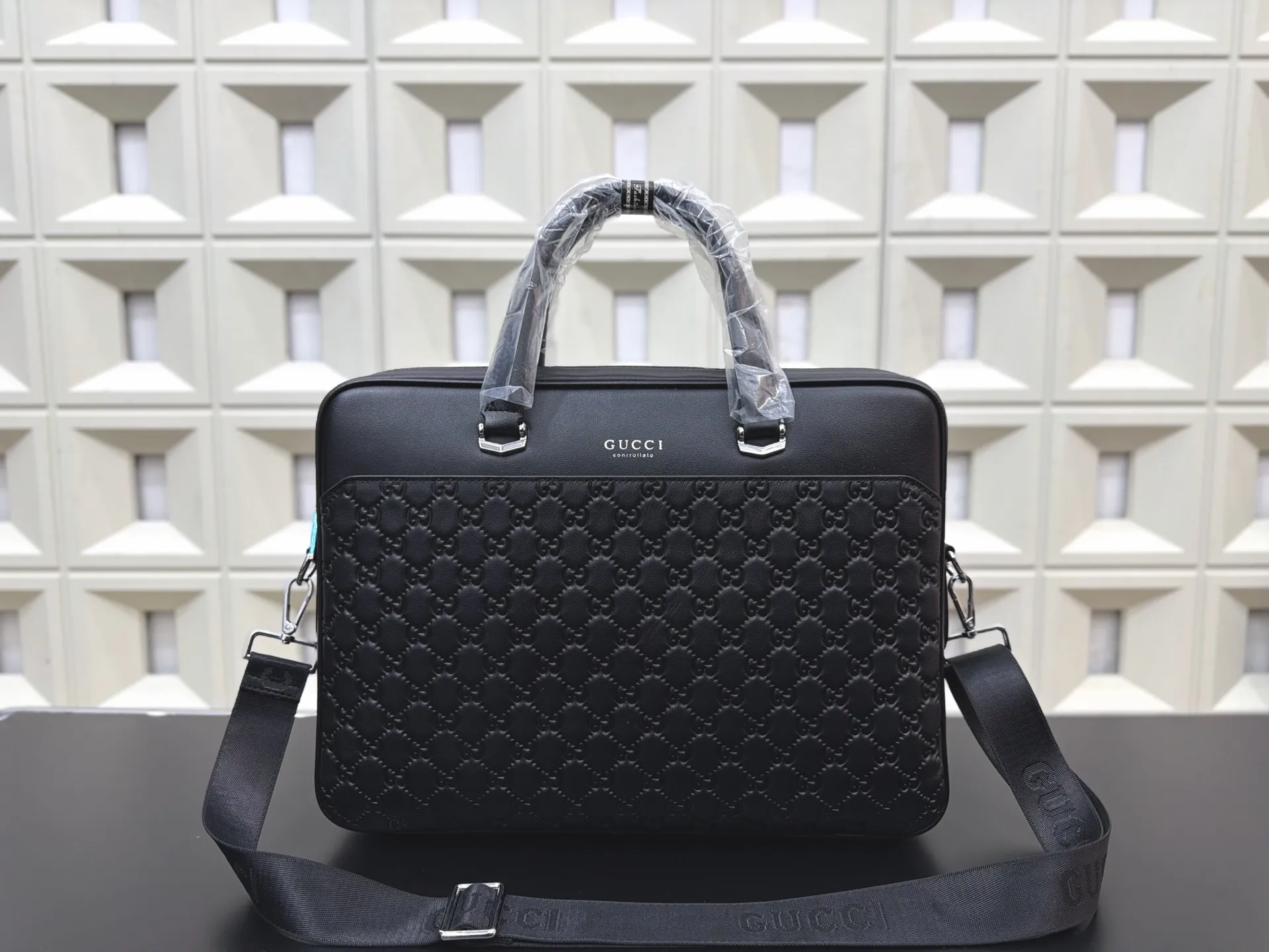 P165 Gucci 古奇 GG牛皮公文包 男包 电脑包 手提包 经典百搭 实物拍摄 原厂原版面料 高端品质 配送防尘袋 28 x 38 cm。