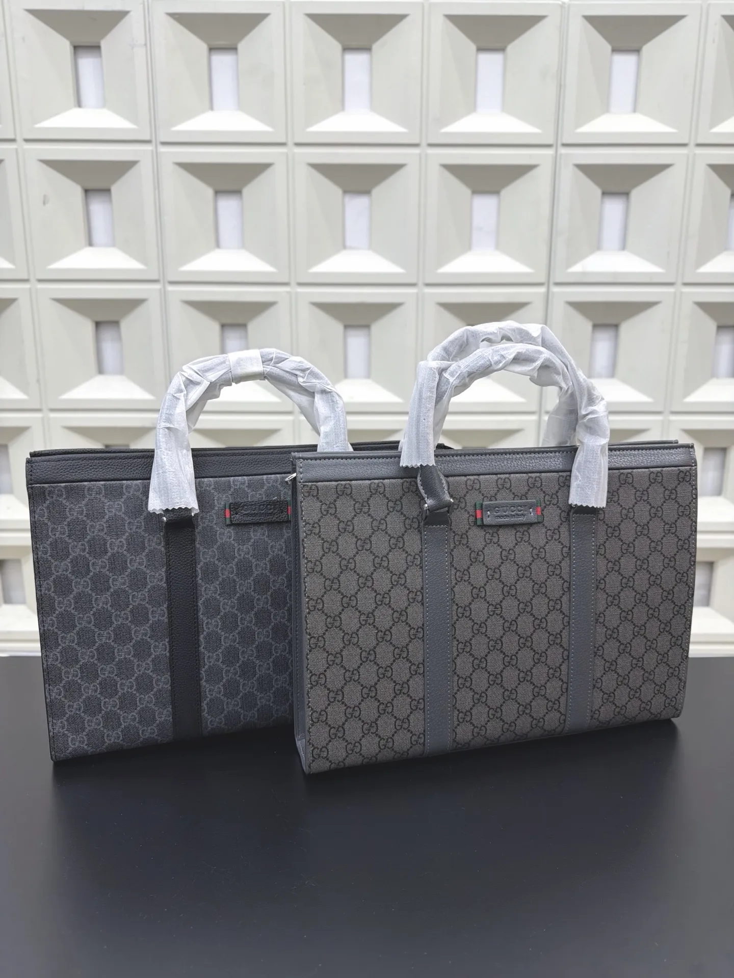 P260 Gucci 古奇 GG原版印花公文包 男包 电脑包 手提包 经典百搭 实物拍摄 原厂原版面料 高端品质 配送防尘袋 28 x 38 cm。