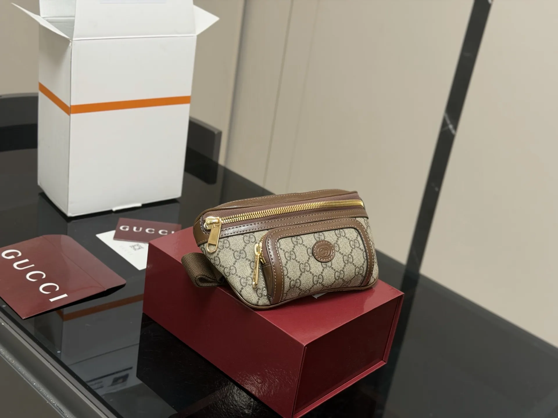 ¥150 配全套包装 size:24*14cm 原单古奇新款腰包 赶紧抢 ‼️‼️ 看好每个细节 自己细品 ‼️👍