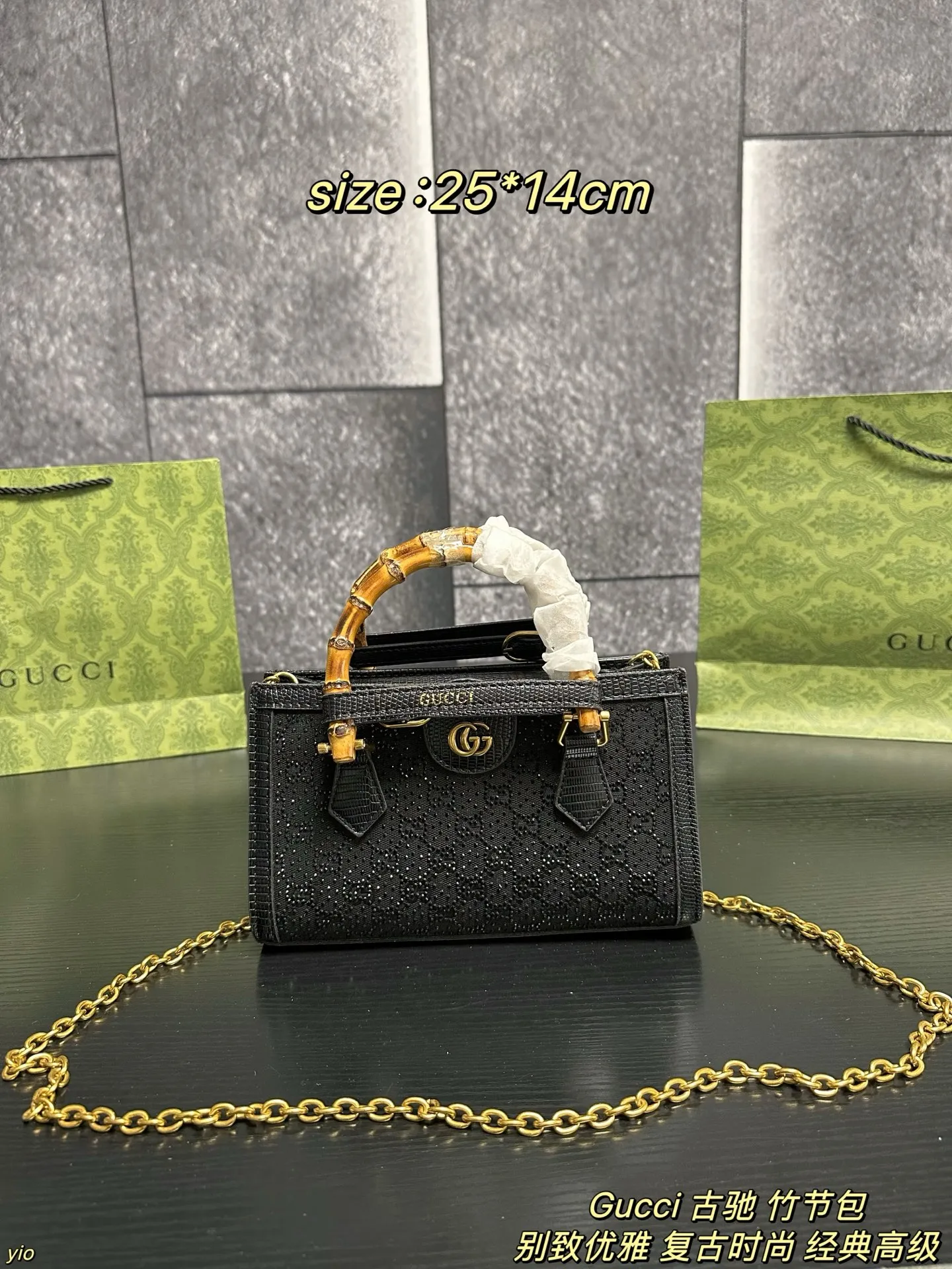 P160配盒 Gucci 古驰 竹节包 Gucci古驰Diana满钻竹节托特包💕自带亮闪闪效果的托特包👜简洁的翻盖设计，复古又经典的竹节手提把，设计感直接拉🈵️颜值、辨识度和实用性兼具，这个款复古韵味特别浓，上身效果也超赞，主要以精致特别的五金来提升整体质感 尺寸：25*14cm