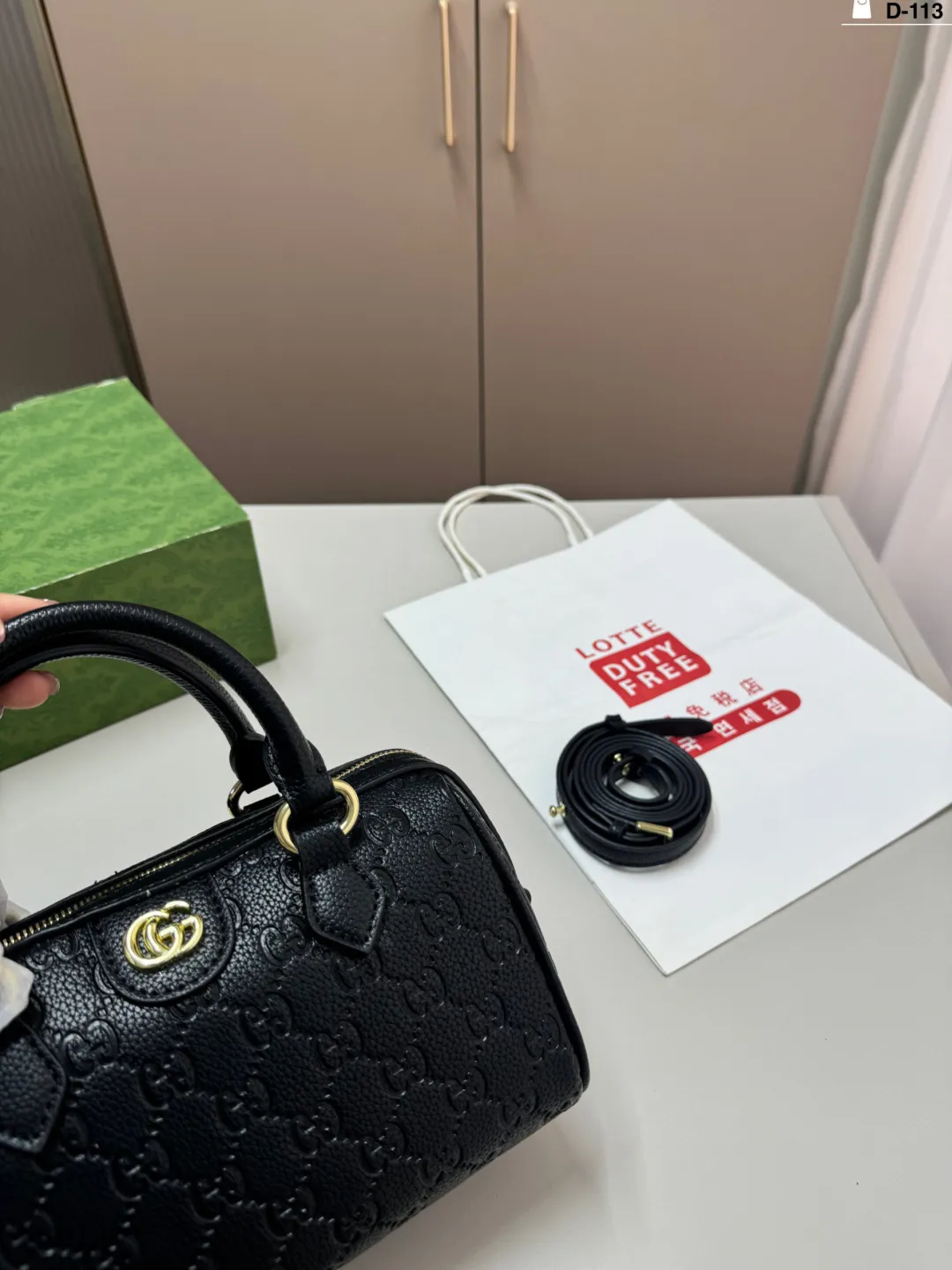 💰p125 D-113尺寸22×14折叠盒 酷奇Gucci 波士顿 枕头包 👜最新系列 这个款复古韵味特别浓,原版内里! 上身效果也超赞