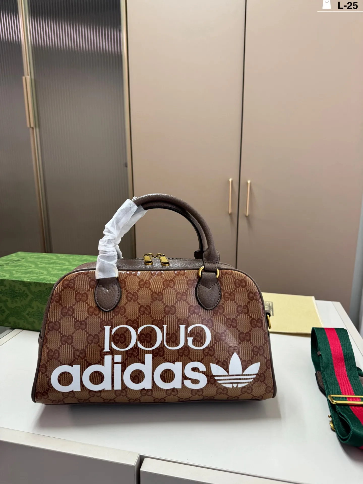 💰p145 L-25尺寸31&times;18折叠盒 Gucci酷奇/adidas x 阿迪达斯联名 迷你旅行包 手提单肩斜挎包 男女通用 经典百搭 实物拍摄