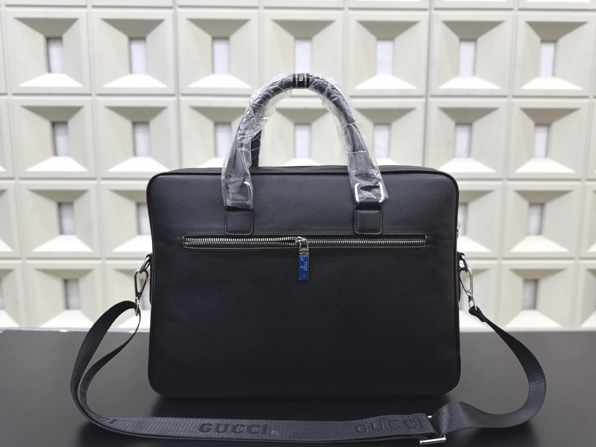 P165 Gucci 古奇 GG牛皮公文包 男包 电脑包 手提包 经典百搭 实物拍摄 原厂原版面料 高端品质 配送防尘袋 28 x 38 cm。