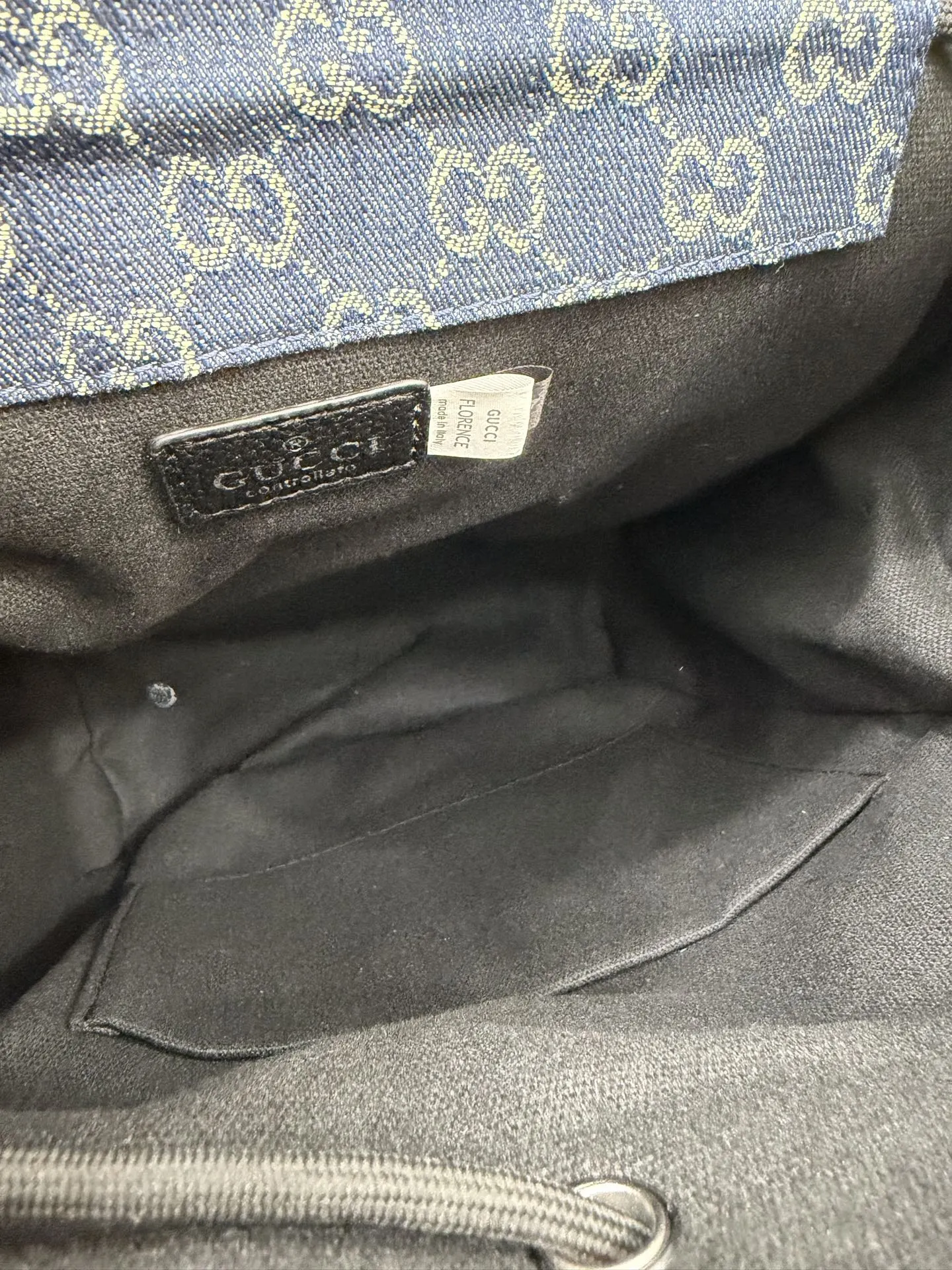 P180 Gucci 古奇 GG 丹宁牛仔布双肩包 男女大容量背包 书包 经典百搭 实物拍摄 原厂原版面料 配送防尘袋 28 x 42 cm。