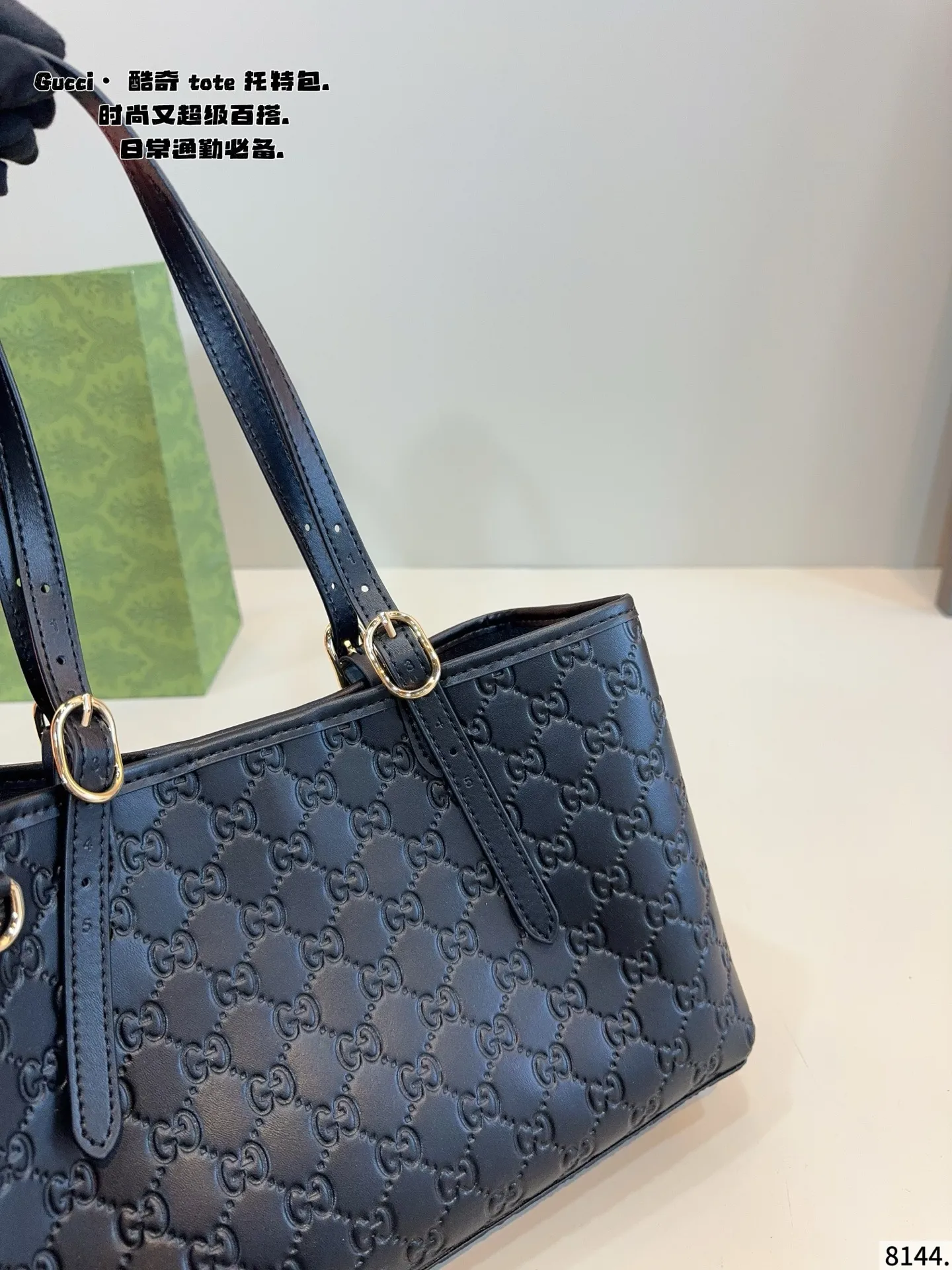 p180p180 Gucci古驰Exquisite饰双G 购物袋 最新款💋GUCCI枕头 市场独家新款,古奇醉新爆款,醉新元素,包现货‼️原厂订制五金,进口牛皮搭配GG胶料.~尺寸:36*12*25/30*10^19cm