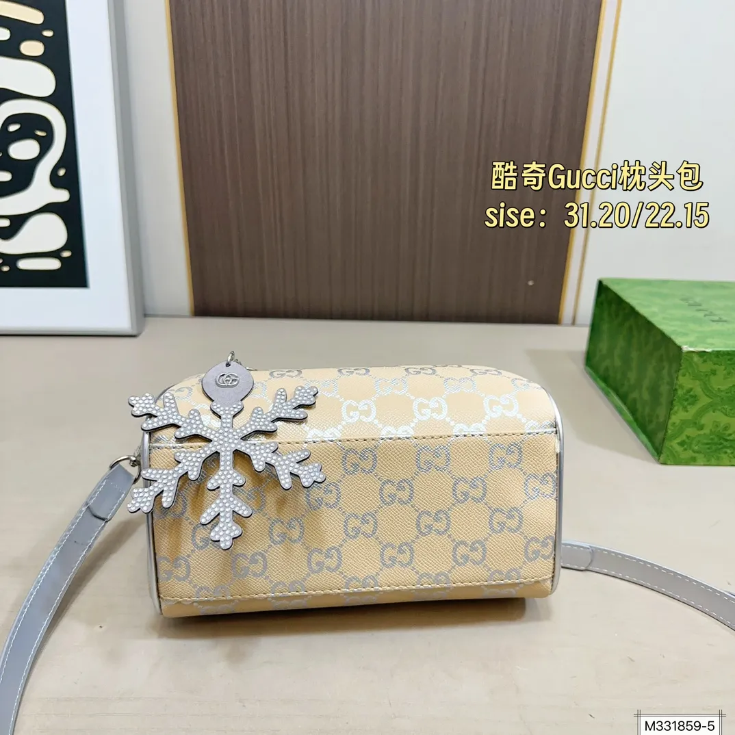 大号💰175 小号💰170 Gucci酷奇枕头包 大容量 手提斜挎皆可 通勤必备 一定要入! 尺寸 大号31 20 中22 15