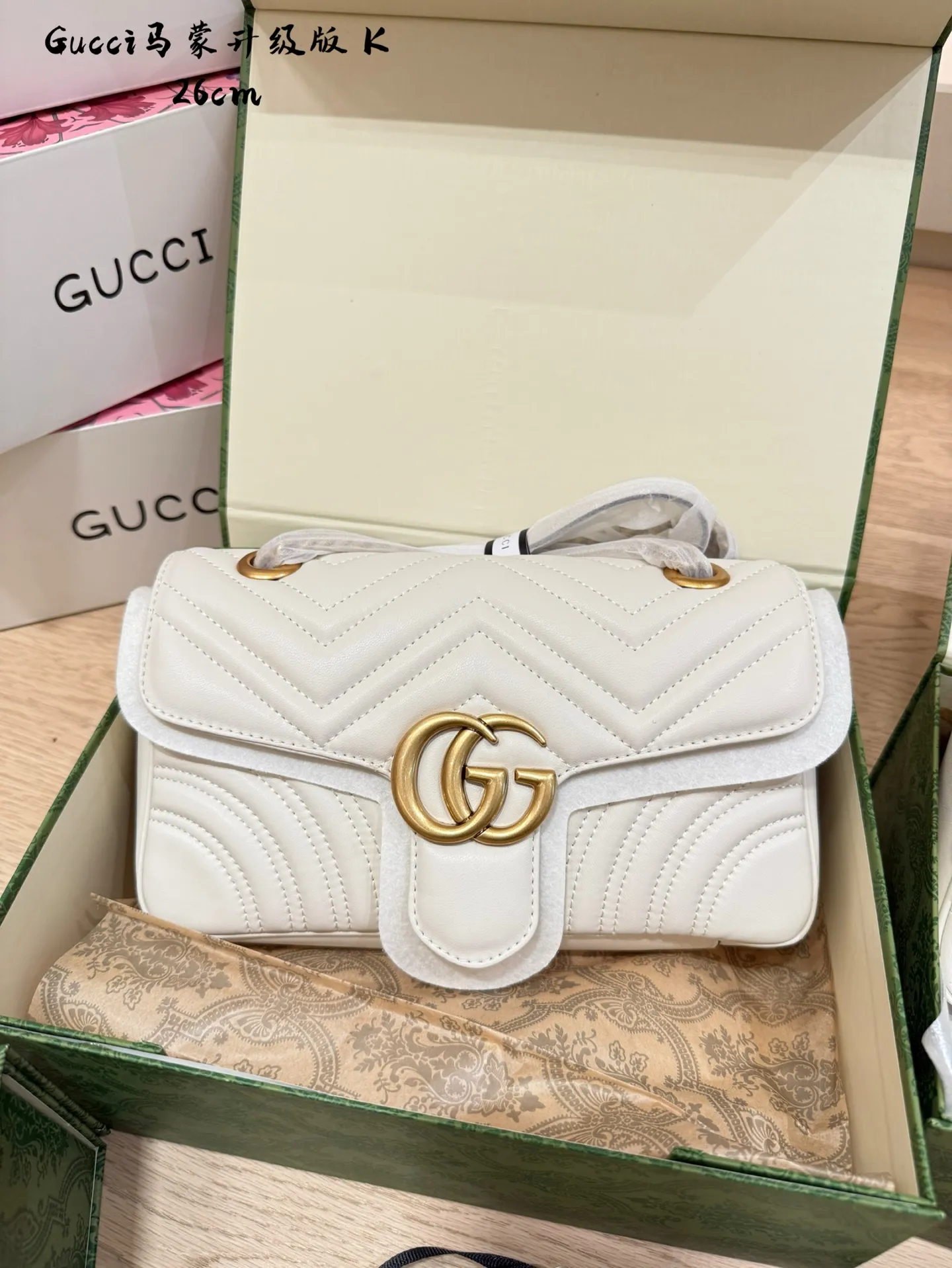 p130p155p160 GUCCI marmont|经典&百搭! GUCCI马蒙链条包经典尺寸: 16cm 22cm 26cm 经典金扣双GLOGO复古做旧五金波浪纹衔缝牛皮!采用的是小牛皮不仅有光泽感还很耐用单肩可以优雅成熟斜挎可以休闲个性一包顶百包