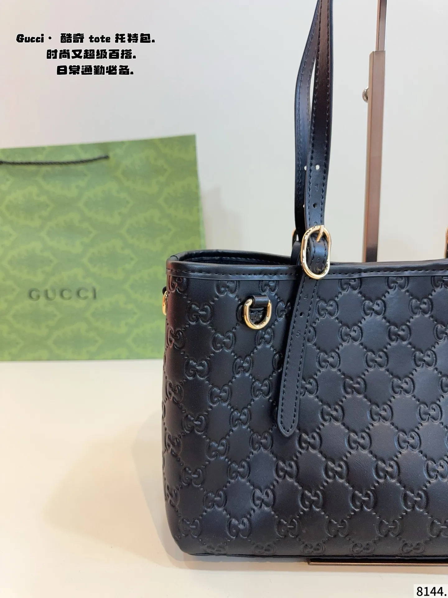 p180p180 Gucci古驰Exquisite饰双G 购物袋 最新款💋GUCCI枕头 市场独家新款,古奇醉新爆款,醉新元素,包现货‼️原厂订制五金,进口牛皮搭配GG胶料.~尺寸:36*12*25/30*10^19cm