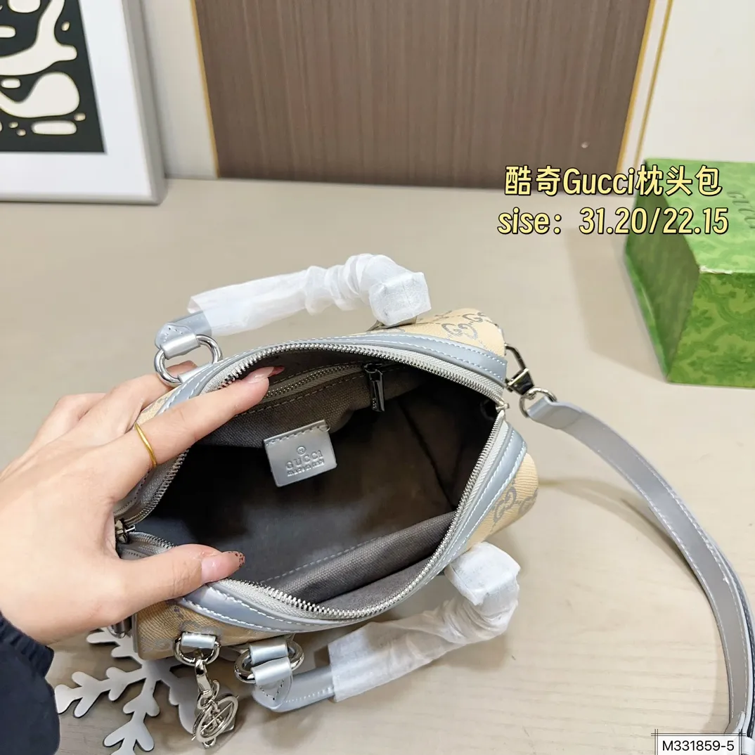 大号💰175 小号💰170 Gucci酷奇枕头包 大容量 手提斜挎皆可 通勤必备 一定要入！ 尺寸 大号31 20 中22 15