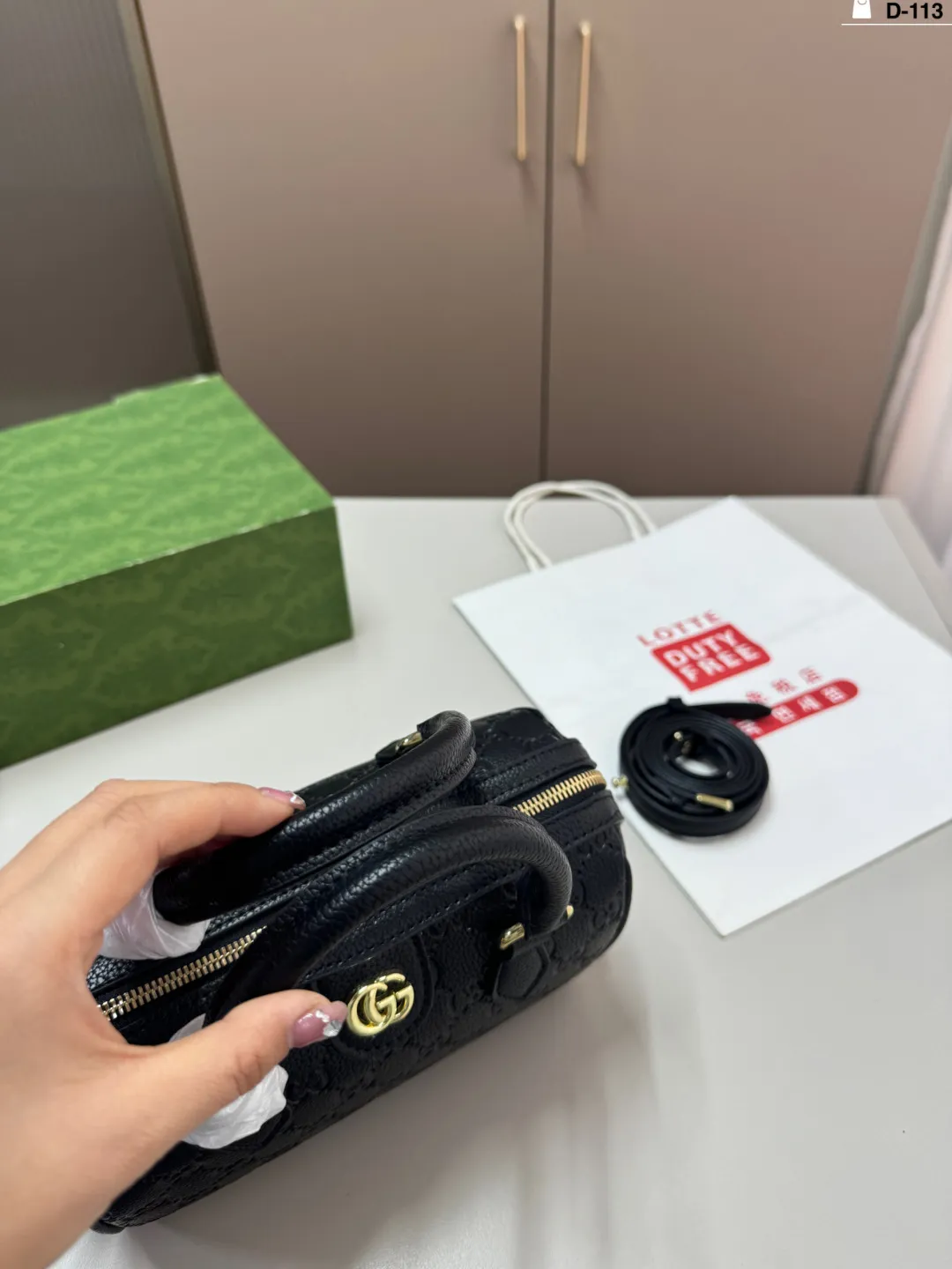 💰p125 D-113尺寸22×14折叠盒 酷奇Gucci 波士顿 枕头包 👜最新系列 这个款复古韵味特别浓,原版内里! 上身效果也超赞