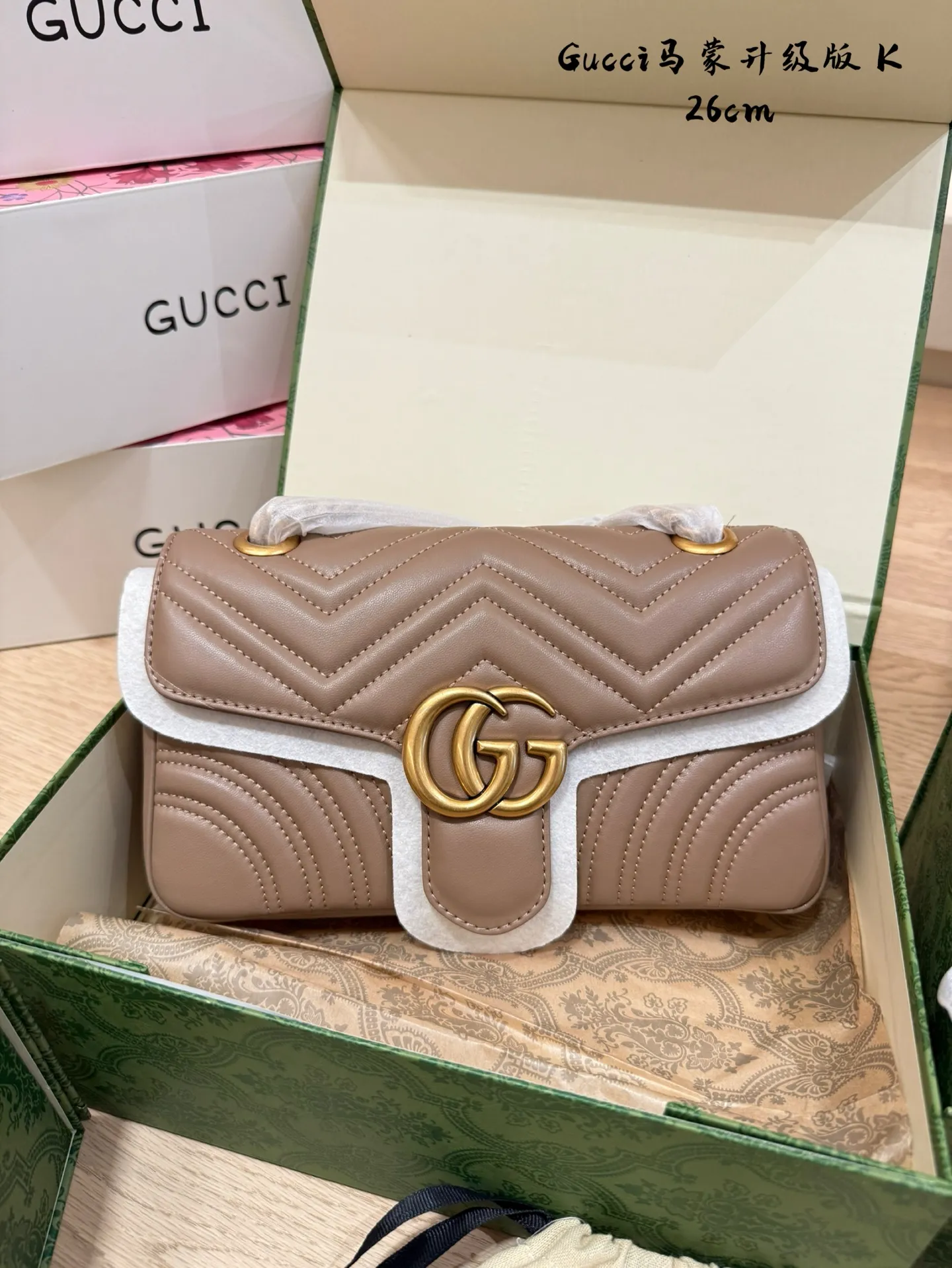 p130p155p160 GUCCI marmont|经典&百搭! GUCCI马蒙链条包经典尺寸: 16cm 22cm 26cm 经典金扣双GLOGO复古做旧五金波浪纹衔缝牛皮!采用的是小牛皮不仅有光泽感还很耐用单肩可以优雅成熟斜挎可以休闲个性一包顶百包