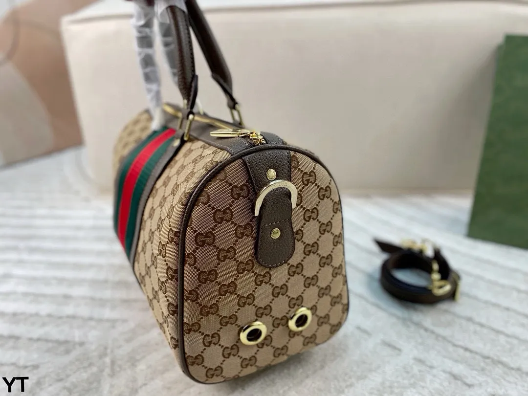 p120 无盒🎁 Gucci枕头包 双G老花帆布系列 手感柔软舒适 耐磨度极好 人手必备 适合手提肩背两用 实用大容量包包 非常轻 上身真的超级洋气!! 尺寸:31*20