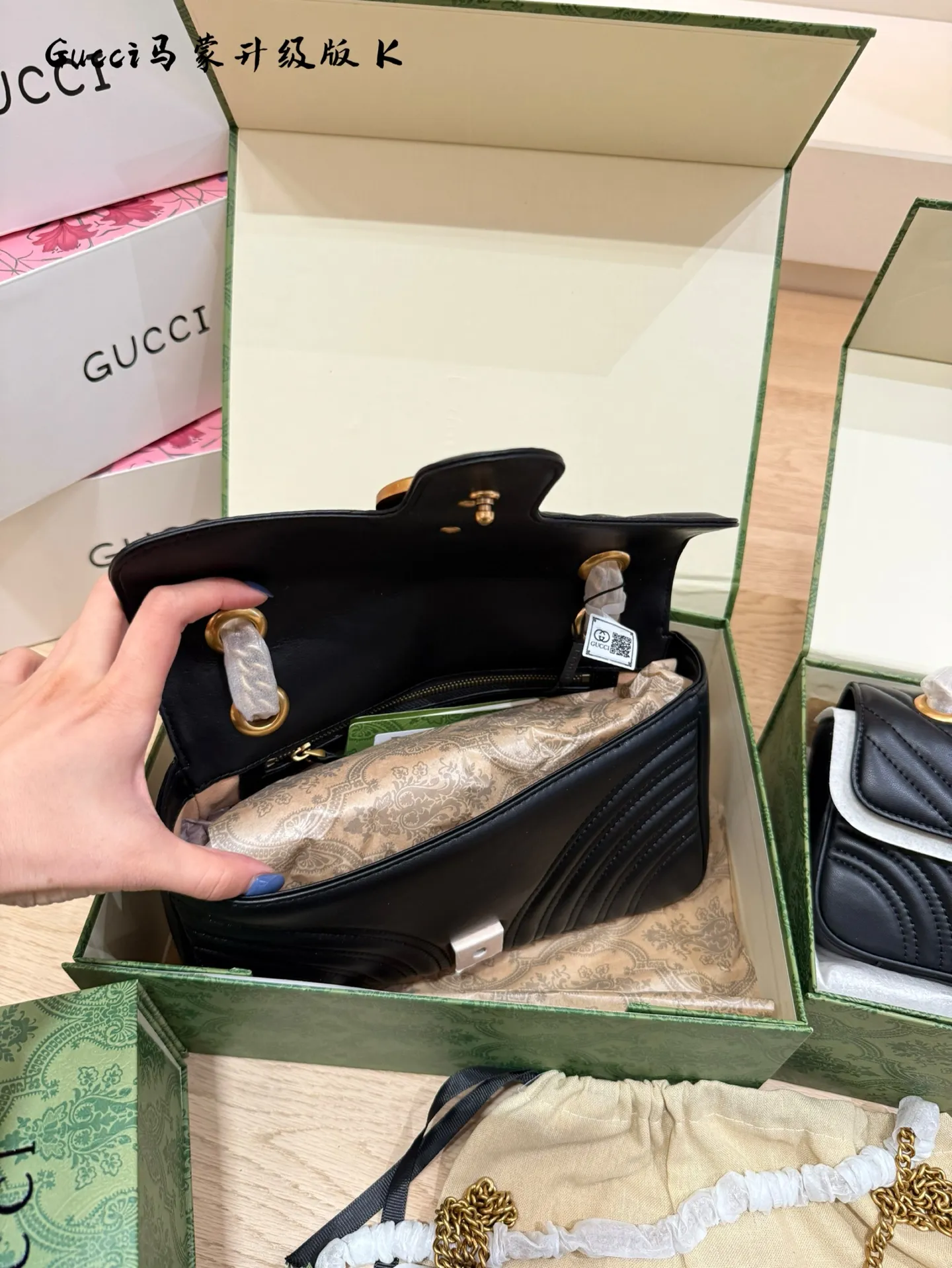 p130p155p160 GUCCI marmont|经典&百搭! GUCCI马蒙链条包经典尺寸: 16cm 22cm 26cm 经典金扣双GLOGO复古做旧五金波浪纹衔缝牛皮!采用的是小牛皮不仅有光泽感还很耐用单肩可以优雅成熟斜挎可以休闲个性一包顶百包