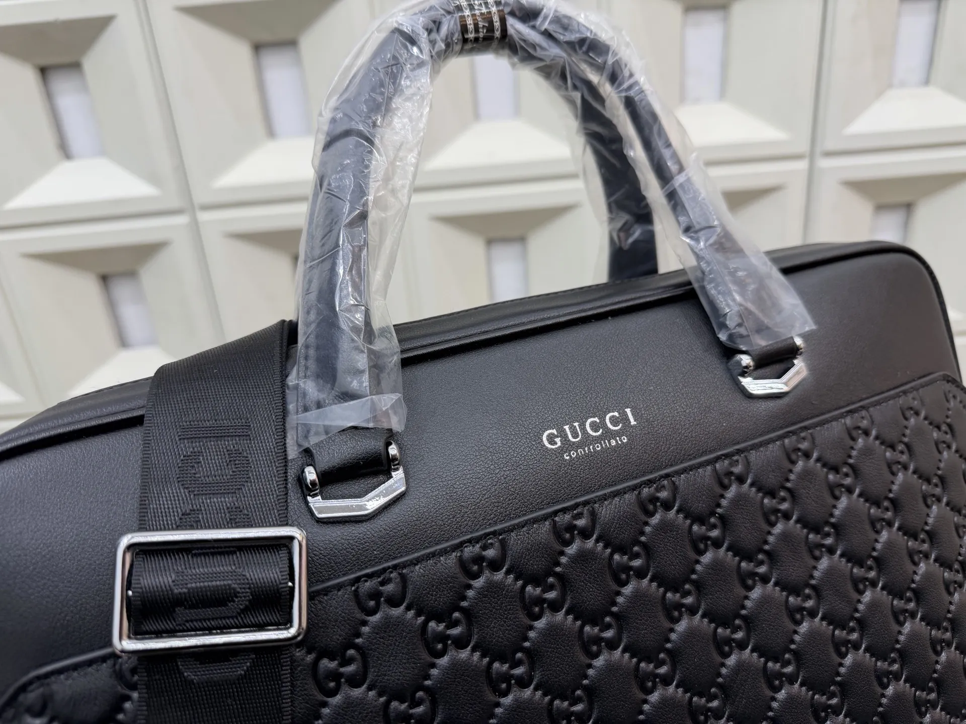 P165 Gucci 古奇 GG牛皮公文包 男包 电脑包 手提包 经典百搭 实物拍摄 原厂原版面料 高端品质 配送防尘袋 28 x 38 cm。