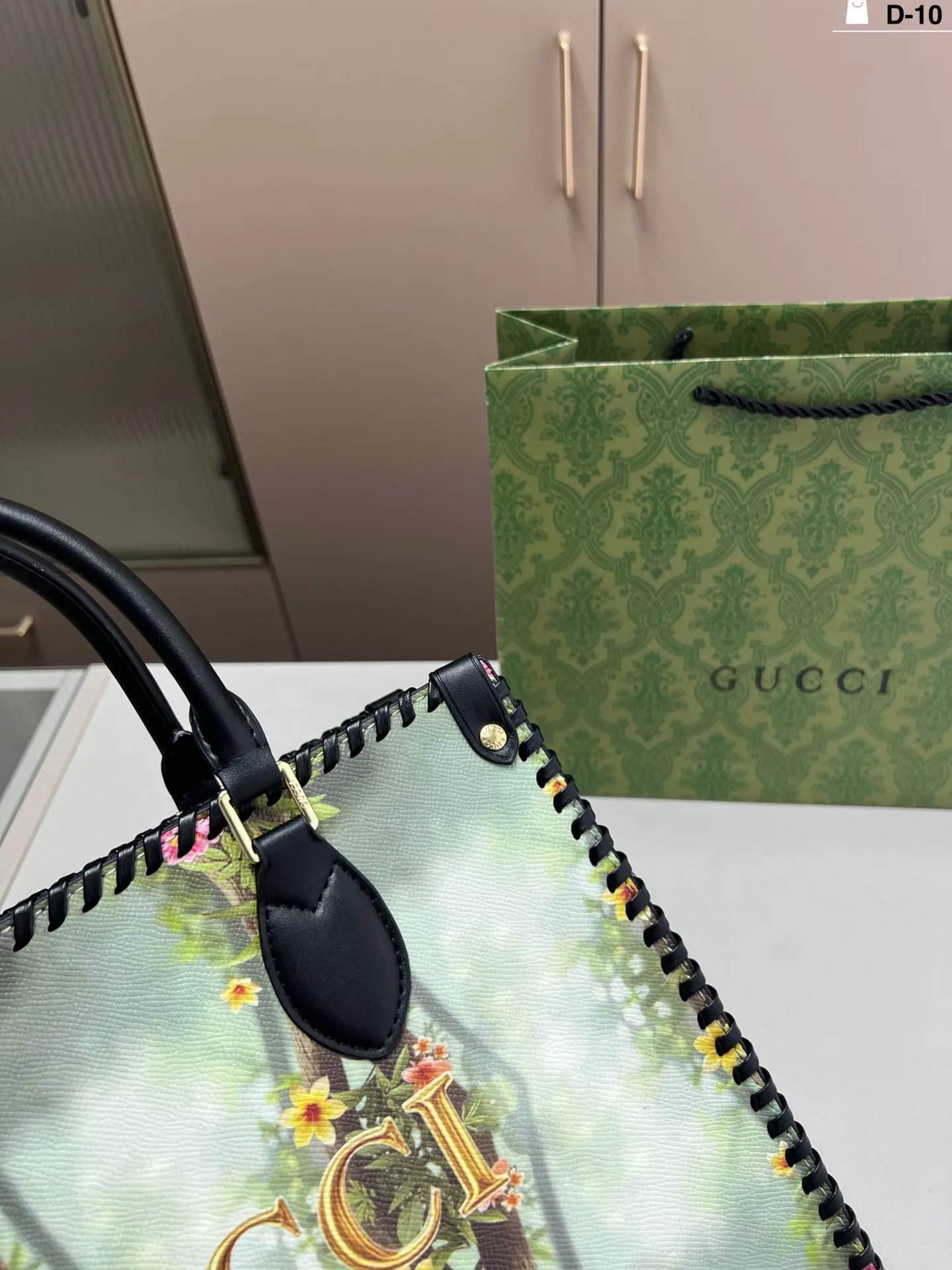 大💰p185 D-10尺寸32×27/28×21 酷奇GucciLABUBU联名托特包 突显出优雅的气质 容量与实用性不可小觑