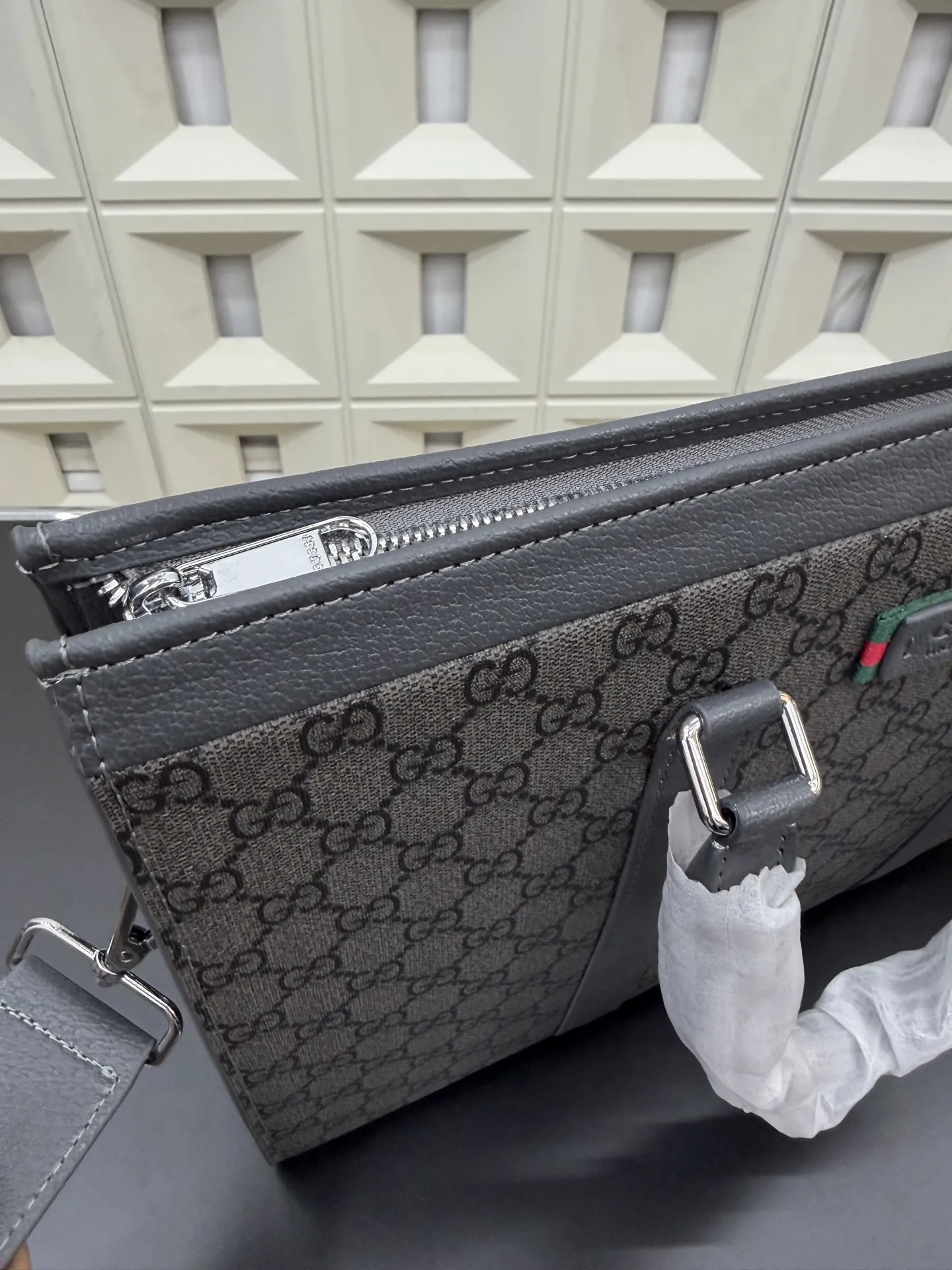 P260 Gucci 古奇 GG原版印花公文包 男包 电脑包 手提包 经典百搭 实物拍摄 原厂原版面料 高端品质 配送防尘袋 28 x 38 cm。
