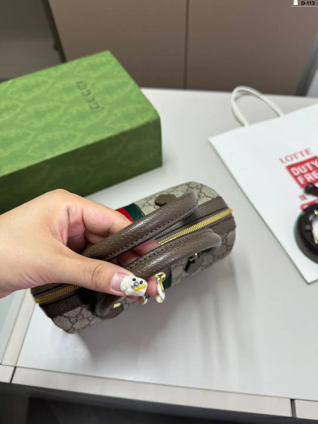 💰p125 D-113尺寸22×14折叠盒 酷奇Gucci 波士顿 枕头包 👜最新系列 这个款复古韵味特别浓,原版内里! 上身效果也超赞