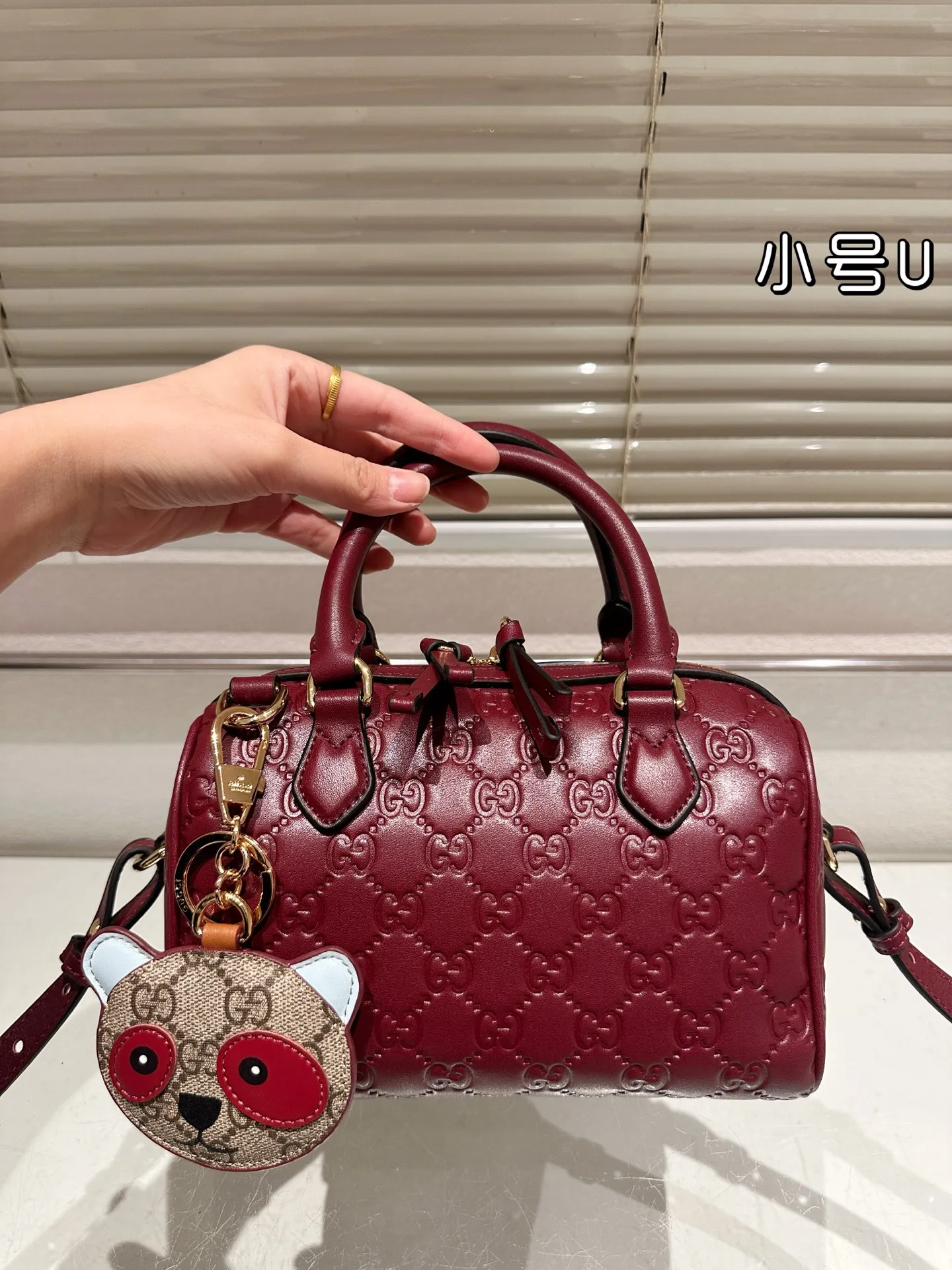 P190 配挂件 Gucci 波士顿 枕头包 👜最新系列 这个款复古韵味特别浓，原版内里！上身效果也超赞，主要以精致特别的五金来提升整体质感。size:21.14