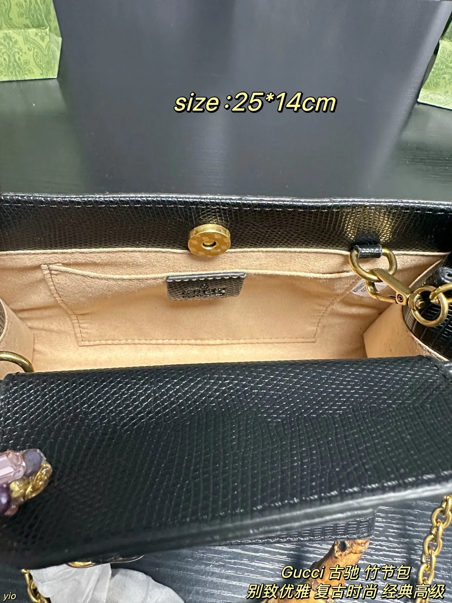 P160配盒 Gucci 古驰 竹节包 Gucci古驰Diana满钻竹节托特包💕自带亮闪闪效果的托特包👜简洁的翻盖设计，复古又经典的竹节手提把，设计感直接拉🈵️颜值、辨识度和实用性兼具，这个款复古韵味特别浓，上身效果也超赞，主要以精致特别的五金来提升整体质感 尺寸：25*14cm