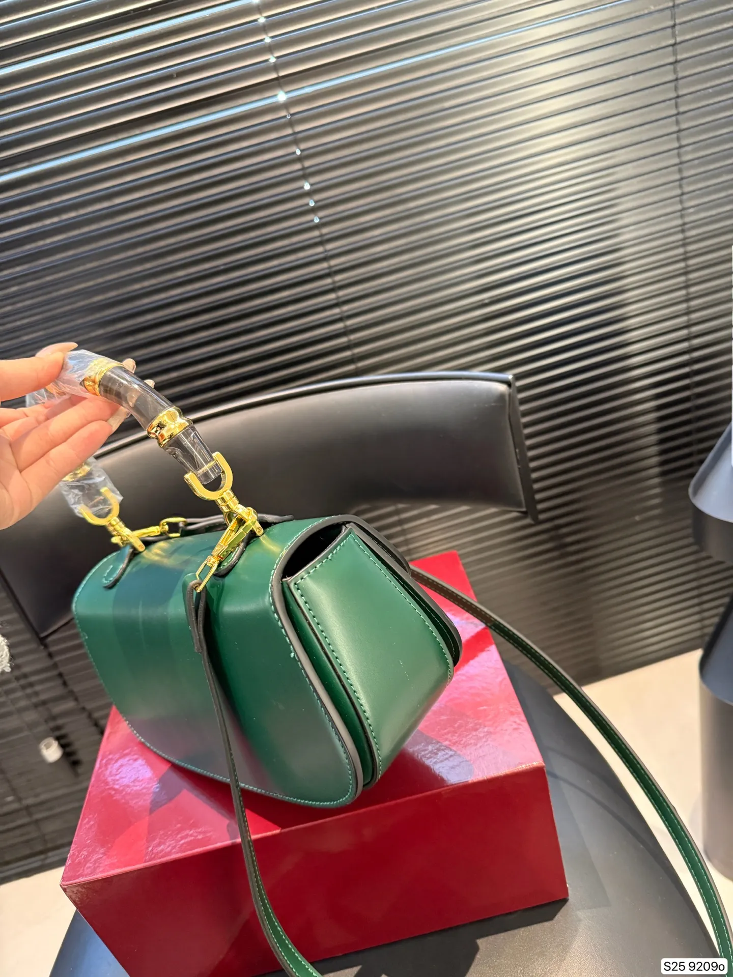 P175 配折叠盒 竹节包超级亮眼的绿色/Gucci bamboo Gucci古驰Bamboo竹节包 新款绿色 手提单肩斜挎包 超级好看 尺寸25.5 15 货号9209