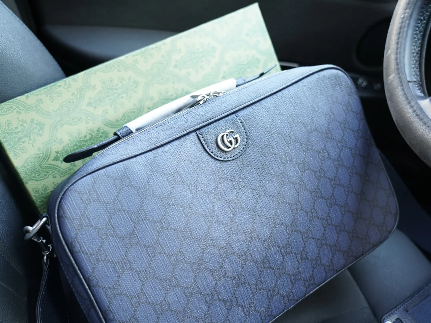 P180 🇮🇹 GUCCI 古驰 官网同步 高版本 斜挎单肩背包 永恒不过时的标志性产品 纯原单牛皮 顶级五金制作 非市面普通版本 今年最爱的款式 全部实拍 实用性非常高 完全不用担心穿搭 配全套包装礼品盒 【规格：36x22x12】