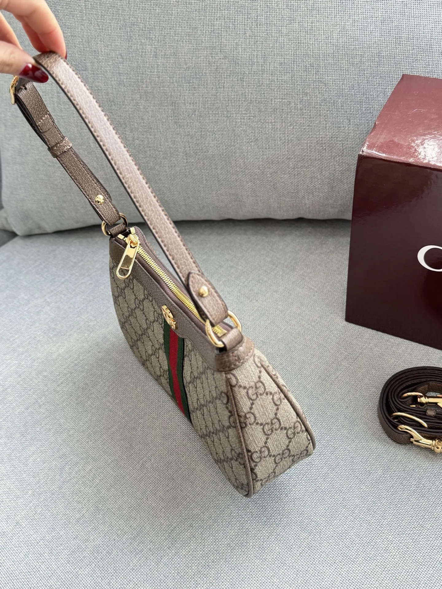 牛皮💰160 全套礼盒 size：26.5&times;15.5 GUCCI古驰 Ophidia 麻将包腋下包手提包 芯片版本 双链条可闲可甜 手提 腋下都可 复古范儿 可盐可甜可复古😍放心冲~ 容量很适合日常通勤～ 冷门小众不撞款. 老花复古时髦感拉满