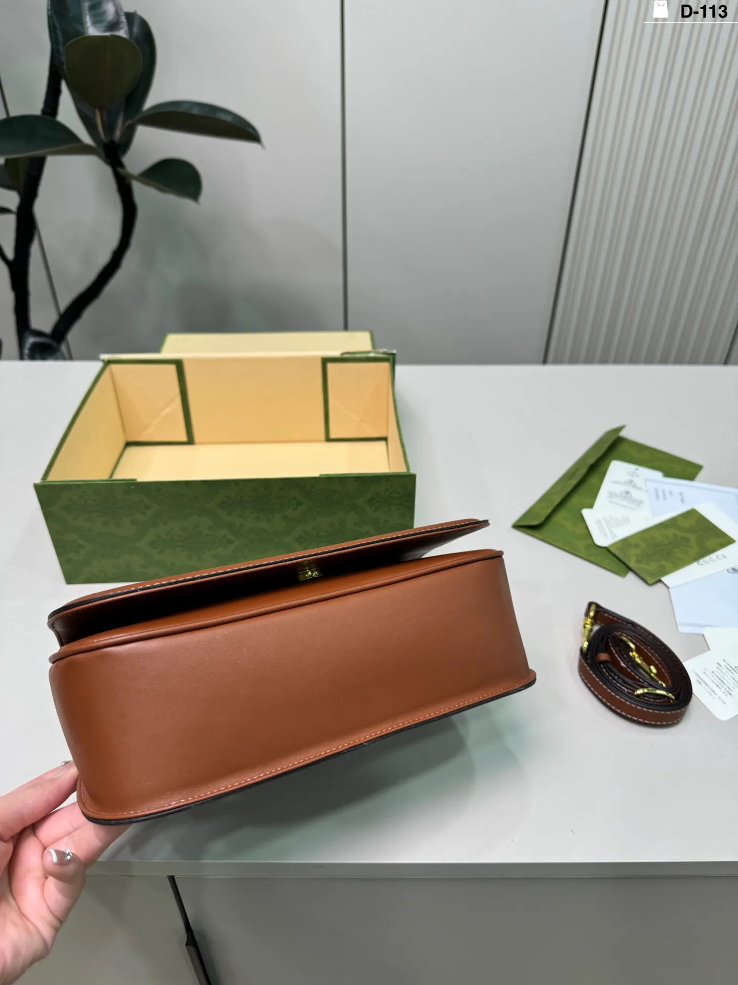 💰p140 D-113尺寸26&times;14折叠盒 Gucci 酷奇Blondie手提包 复古又时髦，辨识度超高! 通勤休闲都能搭。 搭配简约或复古风都很出彩，实用又吸睛，是时尚与功能兼备的必入单品!