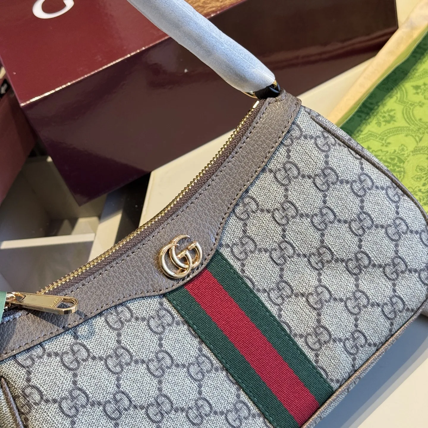 🅿️170✅牛皮系列🔜 顶级货🔥全套包装‼️芯片扫码‼️ GUCCI 专柜经典Ophidia系列腋下包💕明星同款!配长带!高端货!原版头层牛皮!各大明星追捧的爆款~采用顶级原版五金配件!经典logo!顶级做工!堪比专柜品质✈️原版飞机盒🎁原版折叠礼盒包装(size:25*15*6)