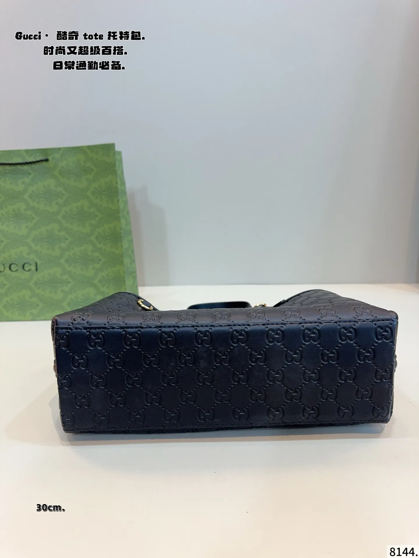 p180p180 Gucci古驰Exquisite饰双G 购物袋 最新款💋GUCCI枕头 市场独家新款，古奇醉新爆款，醉新元素，包现货‼️原厂订制五金，进口牛皮搭配GG胶料.～尺寸：36*12*25/30*10^19cm