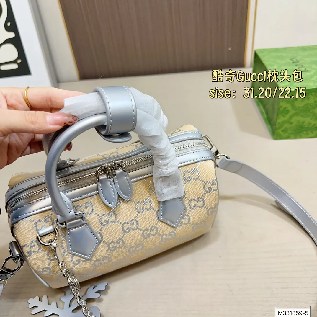 大号💰175 小号💰170 Gucci酷奇枕头包 大容量 手提斜挎皆可 通勤必备 一定要入! 尺寸 大号31 20 中22 15