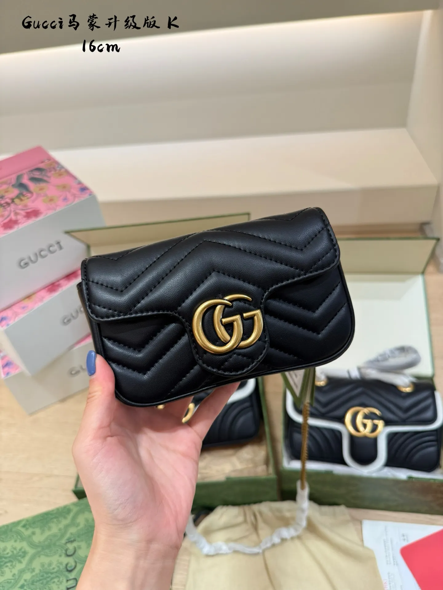 p130p155p160 GUCCI marmont|经典&百搭! GUCCI马蒙链条包经典尺寸: 16cm 22cm 26cm 经典金扣双GLOGO复古做旧五金波浪纹衔缝牛皮!采用的是小牛皮不仅有光泽感还很耐用单肩可以优雅成熟斜挎可以休闲个性一包顶百包