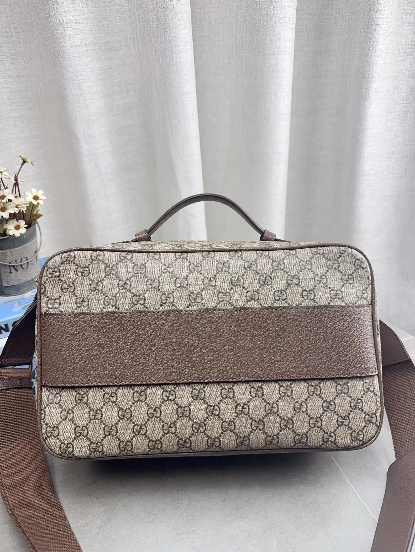 配礼盒包装 酷奇相机包 酷奇单肩包 Gucci 斜挎包 👜最新系列 这个款复古韵味特别浓,上身效果也超赞 尺寸36*22cm p185