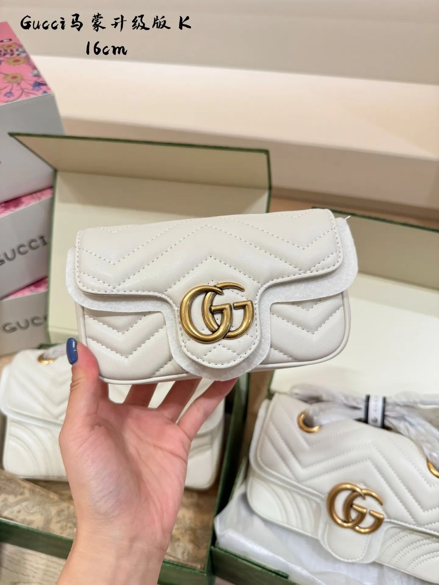 p130p155p160 GUCCI marmont|经典&百搭! GUCCI马蒙链条包经典尺寸: 16cm 22cm 26cm 经典金扣双GLOGO复古做旧五金波浪纹衔缝牛皮!采用的是小牛皮不仅有光泽感还很耐用单肩可以优雅成熟斜挎可以休闲个性一包顶百包