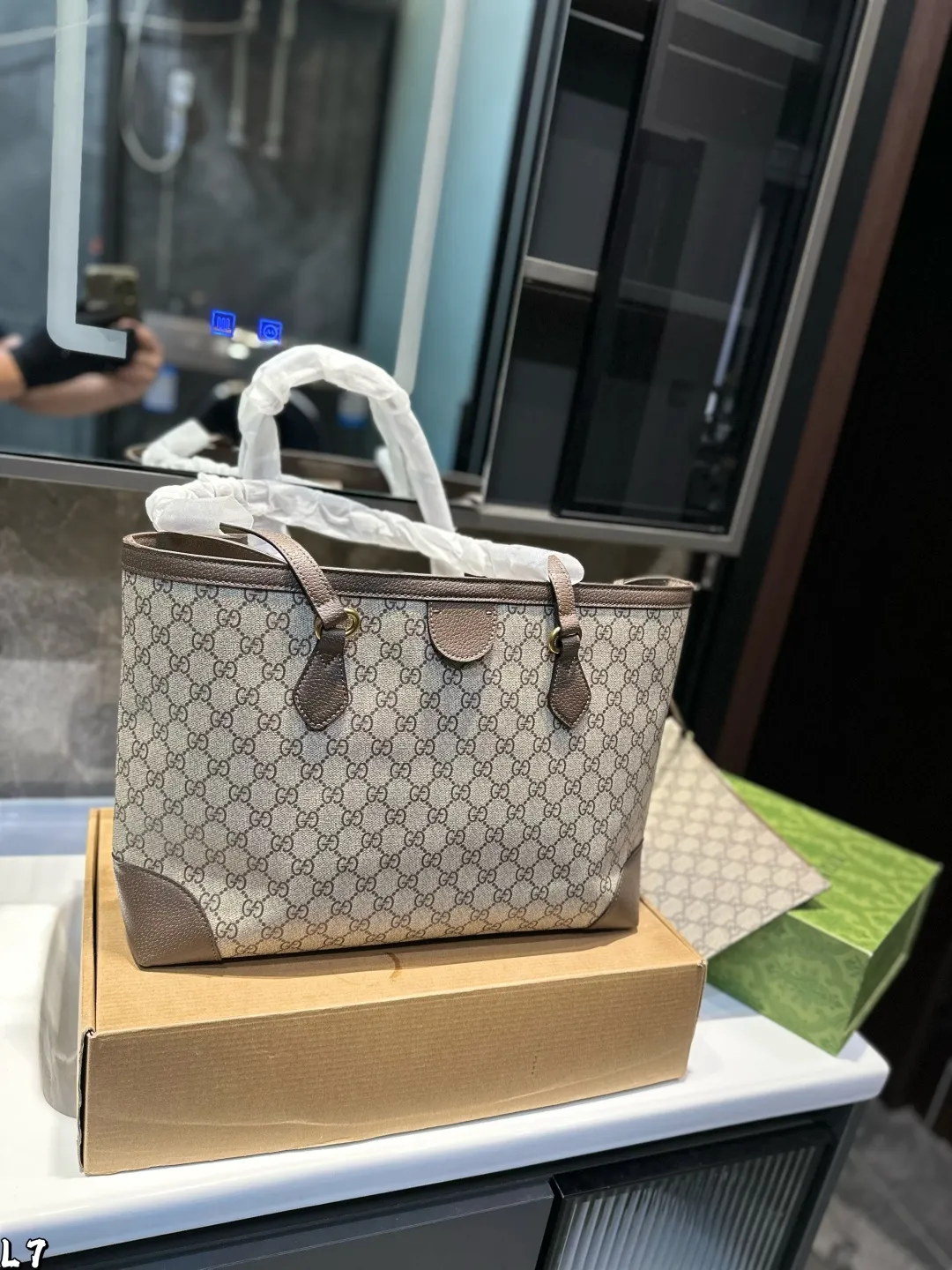 ❤️p145❤️ Gucci古驰Exquisite饰双G 购物袋 最新款💋GUCCI枕头 市场独家新款，古奇醉新爆款，醉新元素 ～尺寸：37*13*28cm