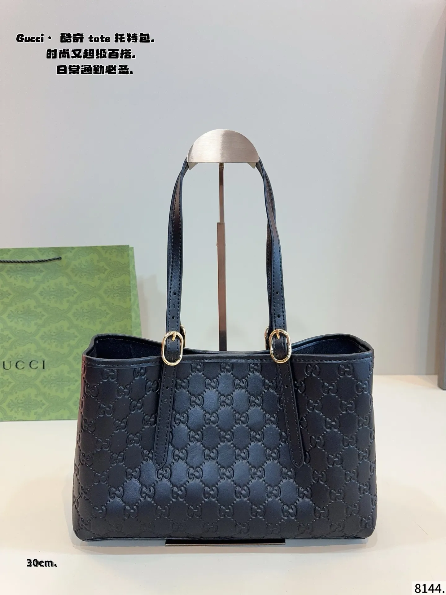 p180p180 Gucci古驰Exquisite饰双G 购物袋 最新款💋GUCCI枕头 市场独家新款,古奇醉新爆款,醉新元素,包现货‼️原厂订制五金,进口牛皮搭配GG胶料.~尺寸:36*12*25/30*10^19cm