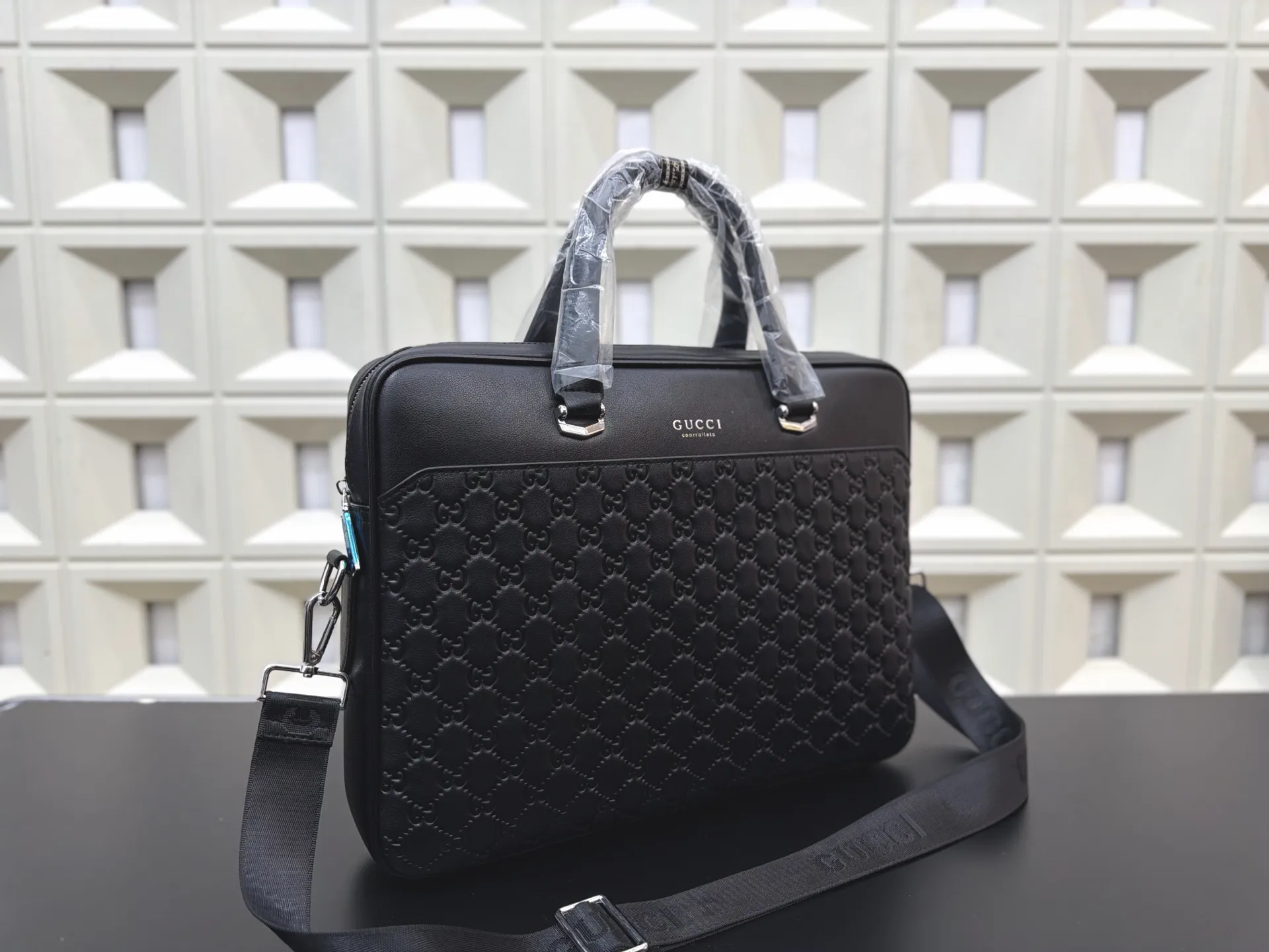 P165 Gucci 古奇 GG牛皮公文包 男包 电脑包 手提包 经典百搭 实物拍摄 原厂原版面料 高端品质 配送防尘袋 28 x 38 cm。