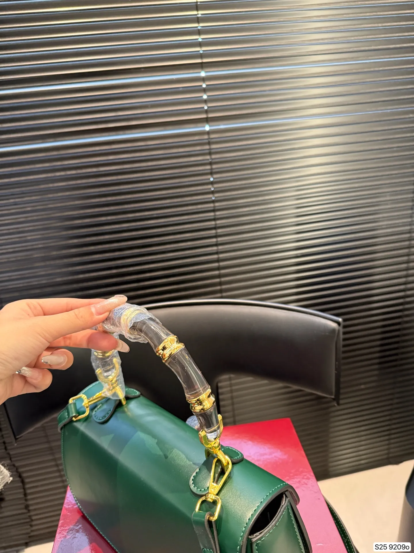 P175 配折叠盒 竹节包超级亮眼的绿色/Gucci bamboo Gucci古驰Bamboo竹节包 新款绿色 手提单肩斜挎包 超级好看 尺寸25.5 15 货号9209