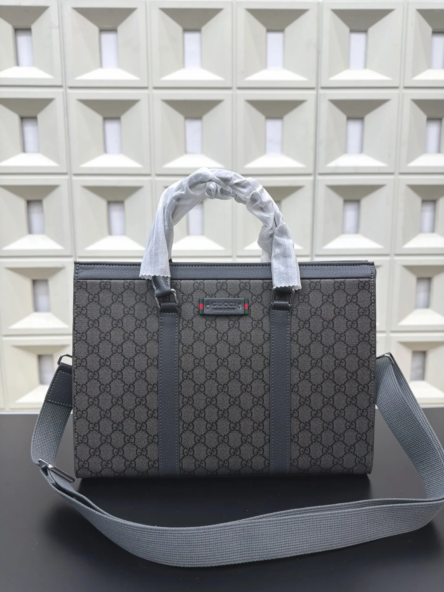 P260 Gucci 古奇 GG原版印花公文包 男包 电脑包 手提包 经典百搭 实物拍摄 原厂原版面料 高端品质 配送防尘袋 28 x 38 cm。