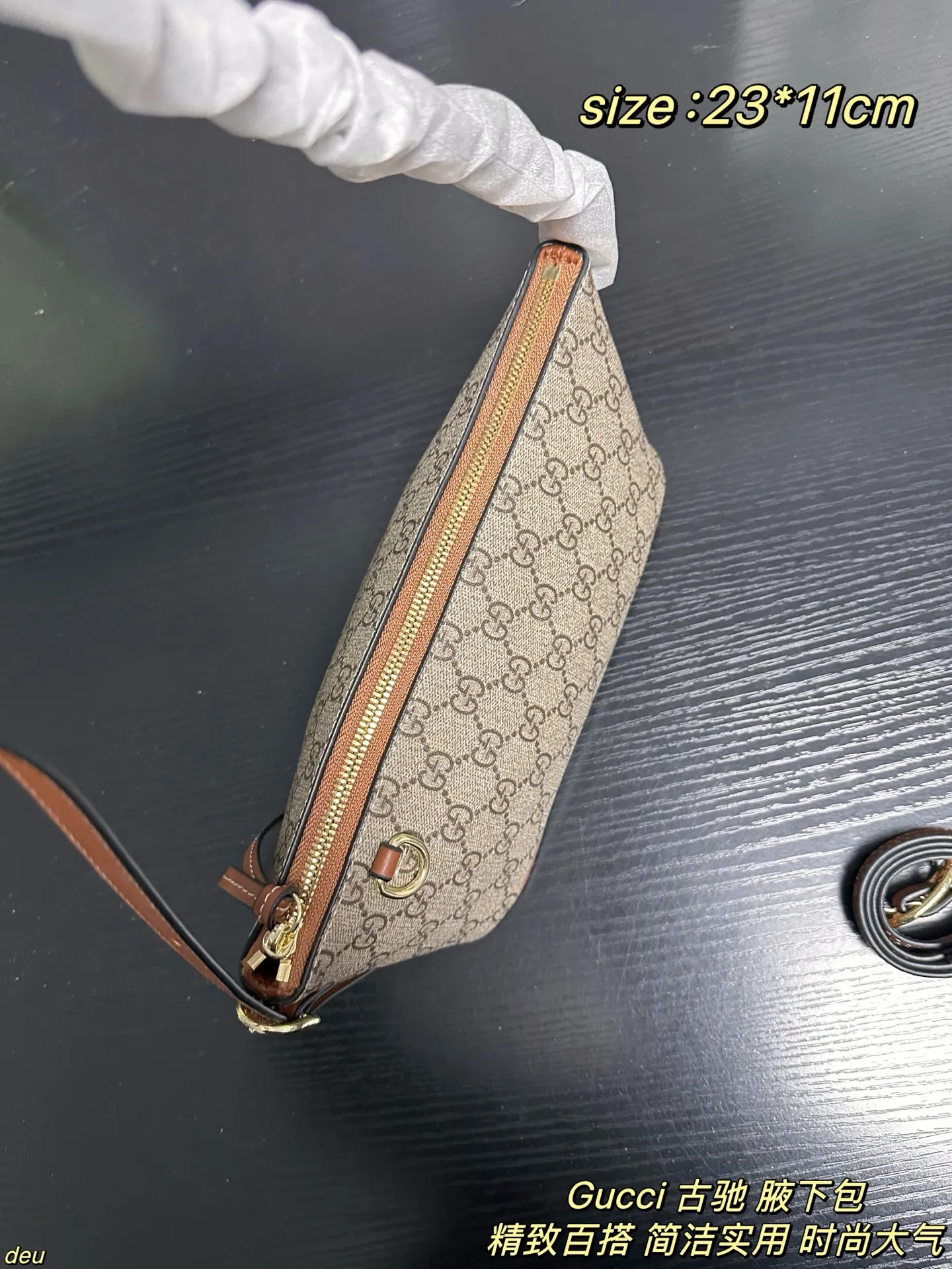 P105配盒 Gucci 古驰 腋下包 Gucci | 新品腋下包,谁懂啊!Gucci新款女士包包直接杀疯经典GG压纹!高级感拉满 大托特容量超能装,通勤逛街一包搞定;链条小包精致又时髦,晚宴约会秒变人间富贵花:腋下包更是复古拿捏,随手一挎都是时尚ICONt 尺寸:23*11cm