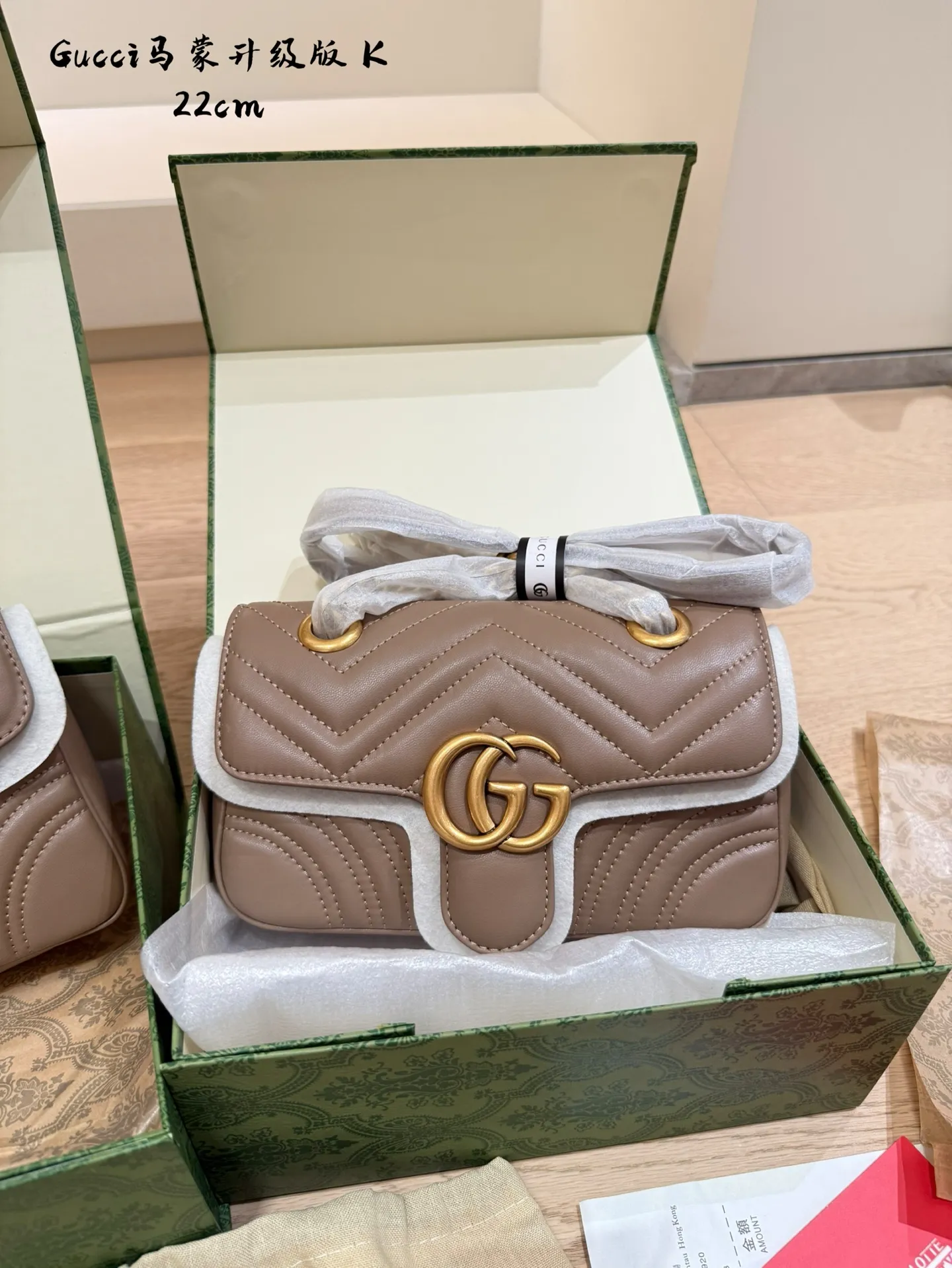 p130p155p160 GUCCI marmont|经典&百搭! GUCCI马蒙链条包经典尺寸: 16cm 22cm 26cm 经典金扣双GLOGO复古做旧五金波浪纹衔缝牛皮!采用的是小牛皮不仅有光泽感还很耐用单肩可以优雅成熟斜挎可以休闲个性一包顶百包