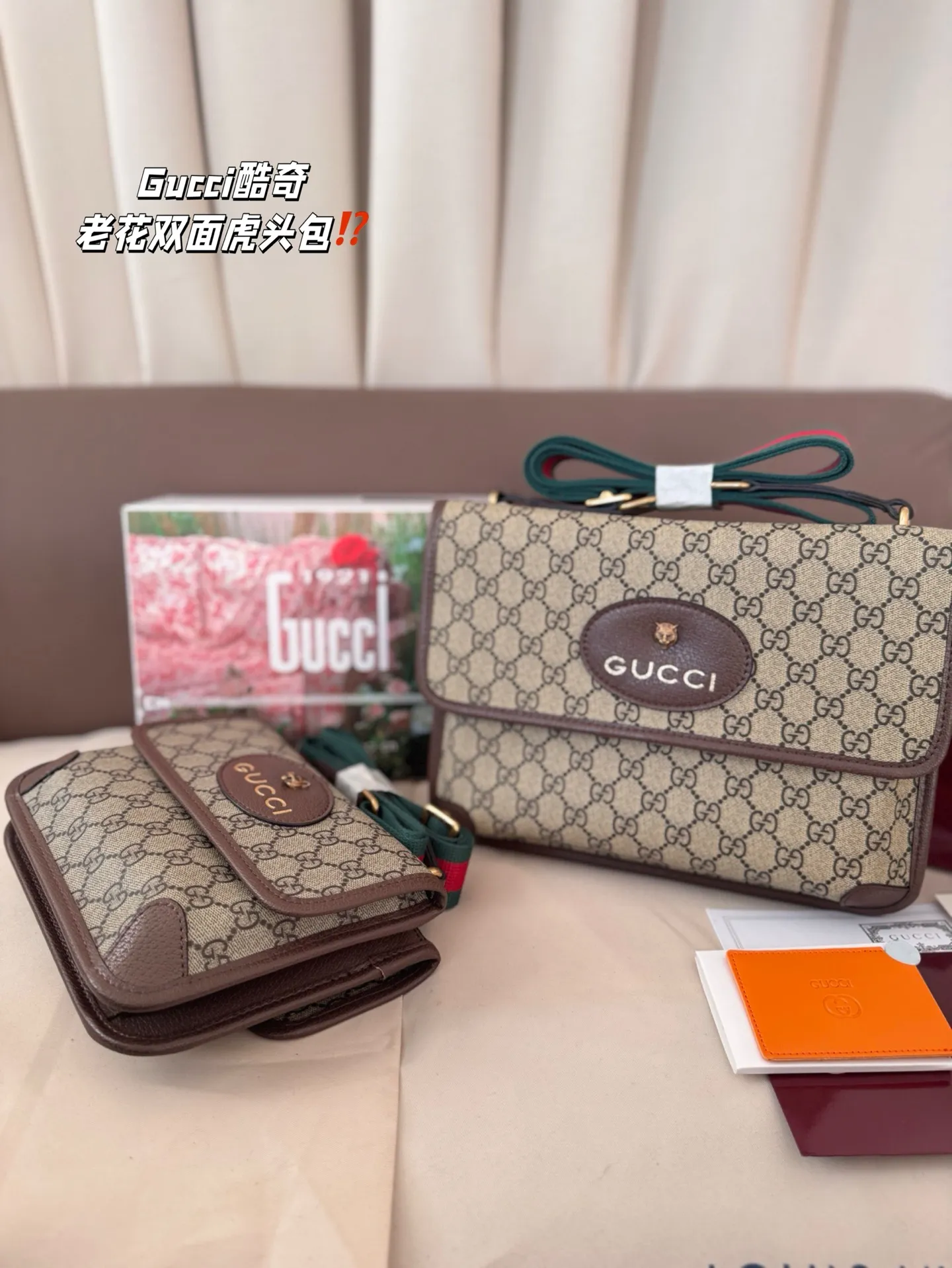 大号P200 小号P190 Gucci酷奇|老花双面虎头包 人生的第一支Gucci包包选择了双面虎头。 之前看官网,毫无防备地入了一只Gucci的包 🐯小号的虎头包/邮差包 这个款在Gucci官网英文叫:GG supreme small messenger bag 我买的是双面虎头的,前后加中间一共有三层。 因为不太喜欢女包的细带子,其实这种粗带包会更显年轻更好搭配日常的衣服。 尺寸 28 22cm /20 15cm