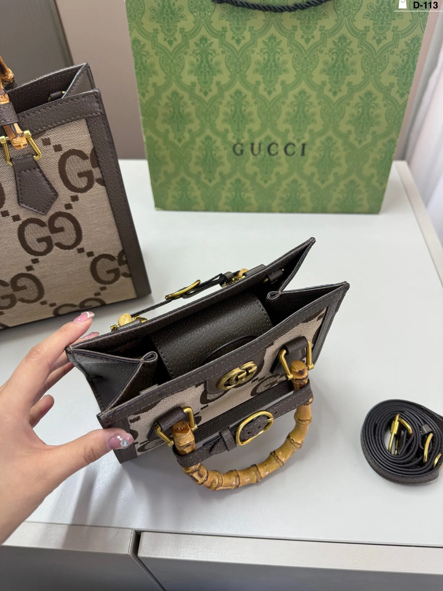 小💰p130 D-113尺寸27×24/20×15折叠盒 Gucci 酷奇竹节包 GucciDiana竹节手柄托特tote购物袋最新系列这个款复古韵味特别浓上身效果也超赞