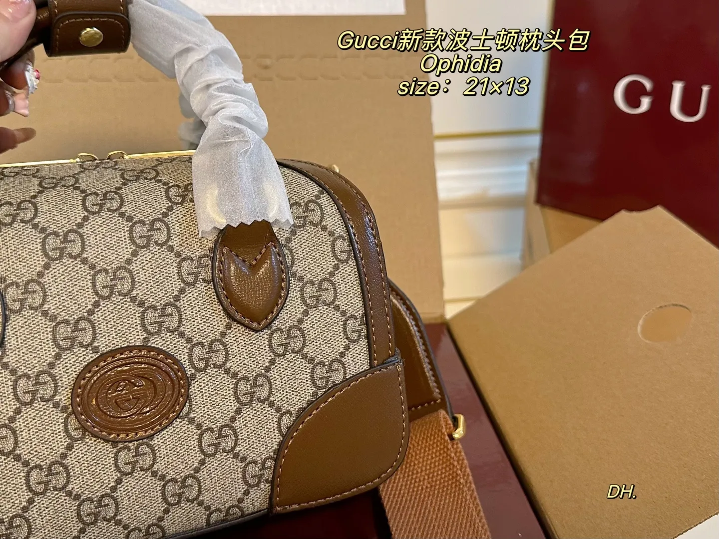 P165（折叠盒飞机盒） size：21&times;13 GUCCI古驰新款ophidia 波士顿枕头包💕 经典老花设计 辨识度超高～ 空间超级大，可适用短途旅行 百搭又耐看✨，撞包几率也很低！ 经典包型 追求个性的仙女可以冲‼️