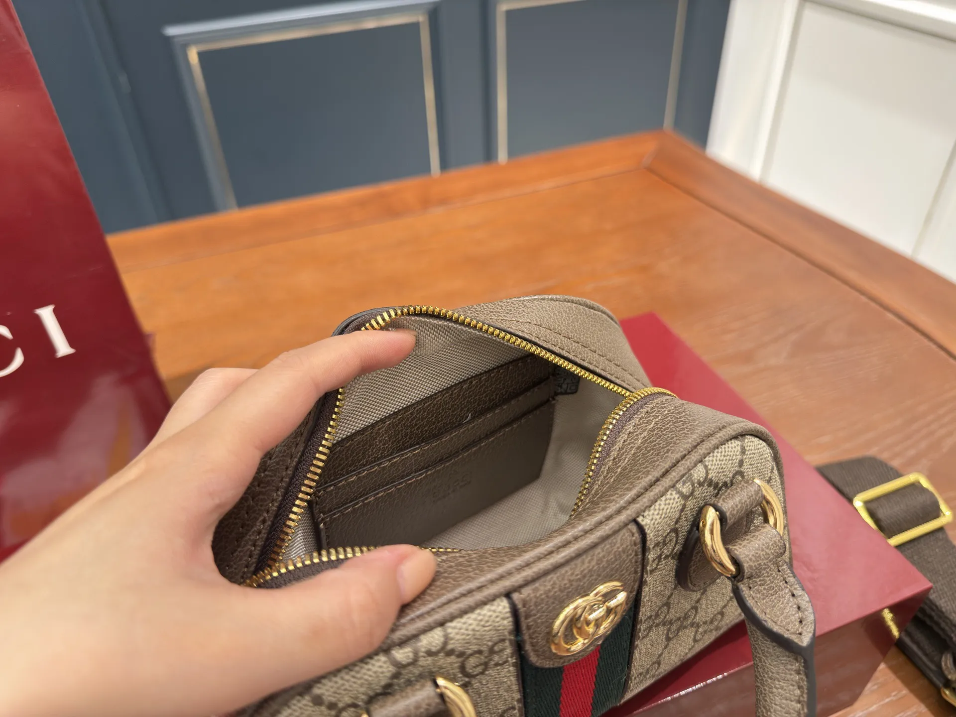 （飞机盒折叠盒⚠️）p165 Gucci 保龄球 枕头包 一整个被爱住拿捏舒适下午茶氛围日常百搭 经典简洁 尺寸：21.5 13