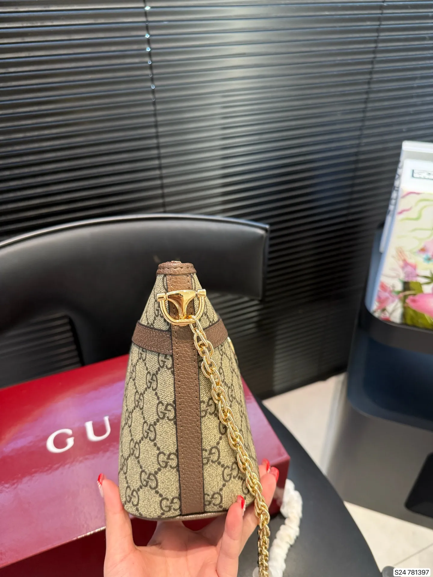 P170 配飞机盒折叠盒子酷奇枕头包Gucci 新款 小方包 枕头包 背上它 走路都带风 一整个被爱住拿捏舒适下午茶氛围日常百搭 经典简洁 尺寸20 17货号781397