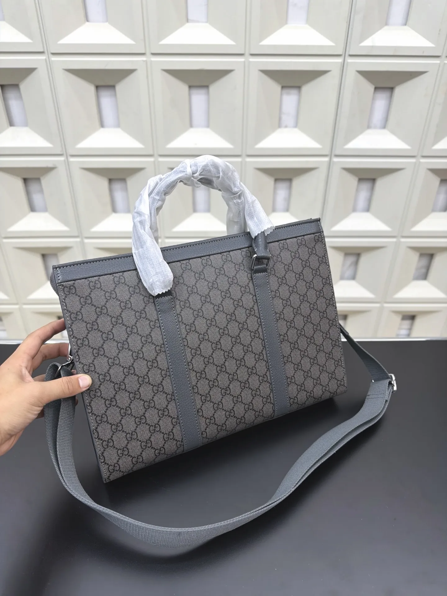 P260 Gucci 古奇 GG原版印花公文包 男包 电脑包 手提包 经典百搭 实物拍摄 原厂原版面料 高端品质 配送防尘袋 28 x 38 cm。
