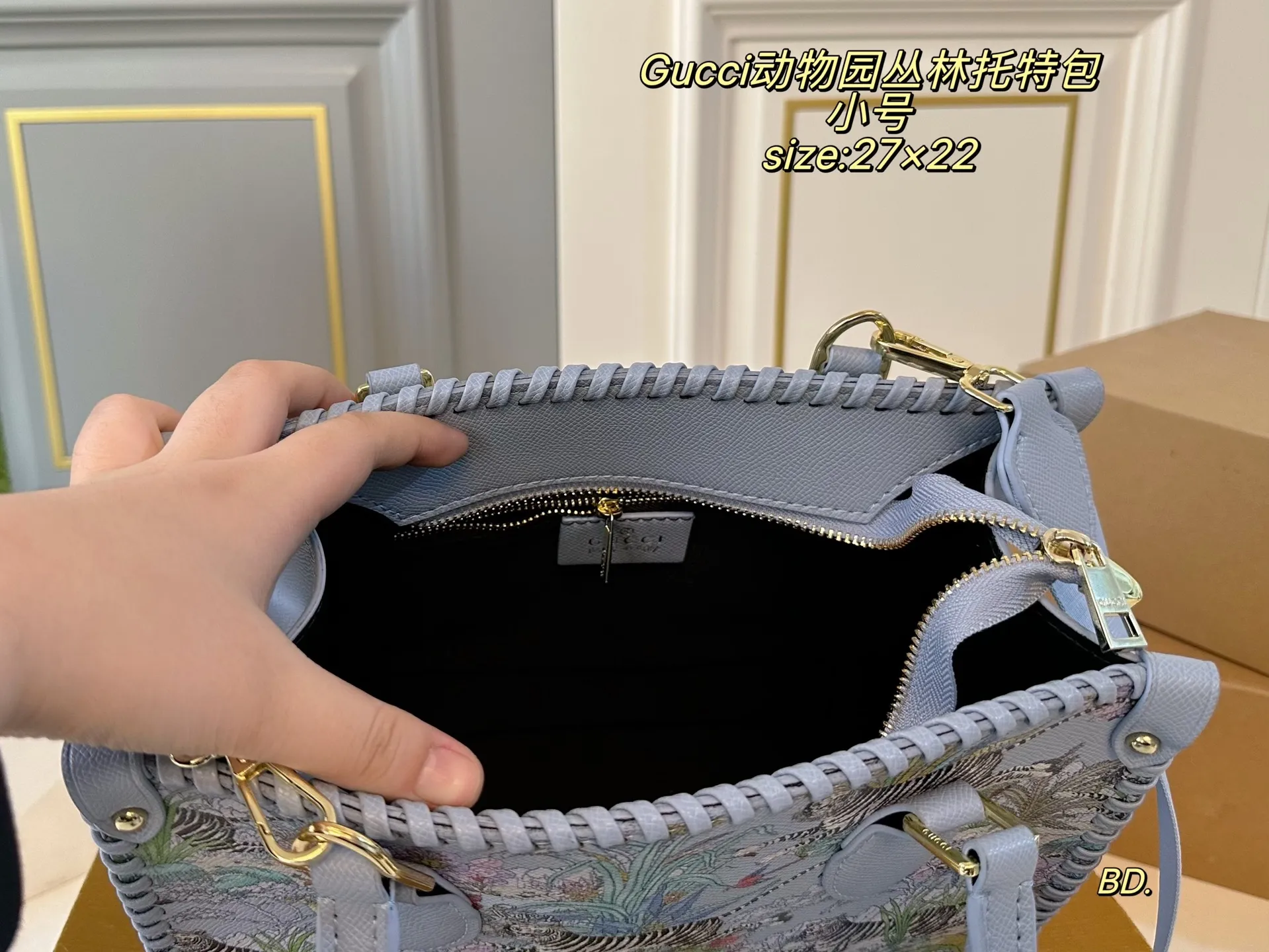 P175小号（无盒） size:27&times;22小号 GUCCI古驰新款动物园丛林托特包🛍️ 经典时尚，色彩搭配简直是太美啦 淡彩描绘的老虎影响 加上醒目的印花 一片生机勃勃，令人心情愉悦～ 整体设计时尚，超级感爆棚‼️