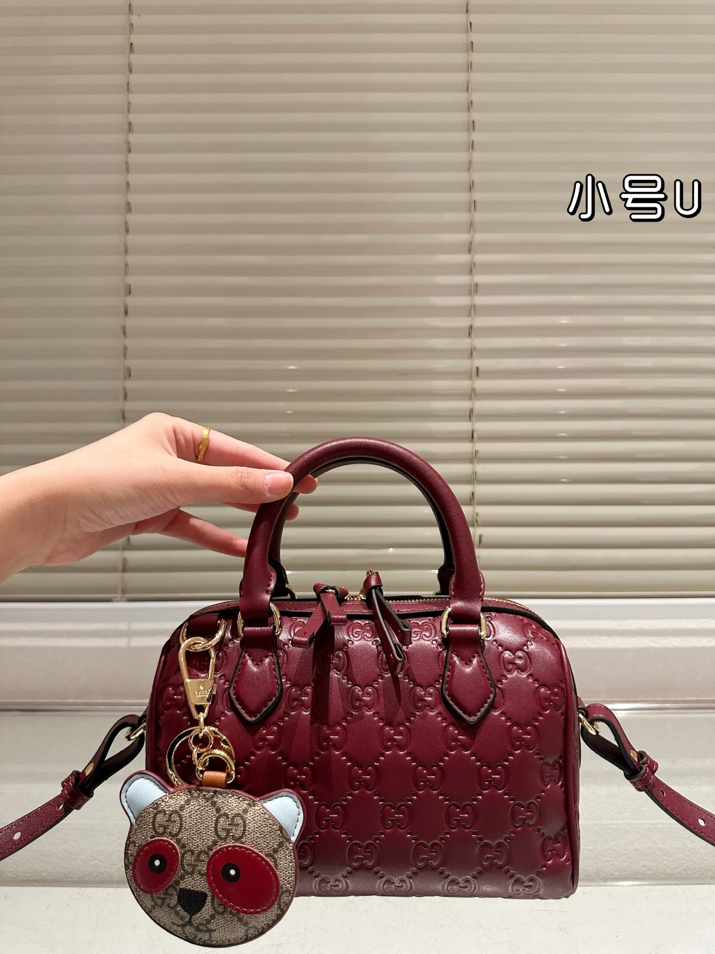 P190 配挂件 Gucci 波士顿 枕头包 👜最新系列 这个款复古韵味特别浓，原版内里！上身效果也超赞，主要以精致特别的五金来提升整体质感。size:21.14