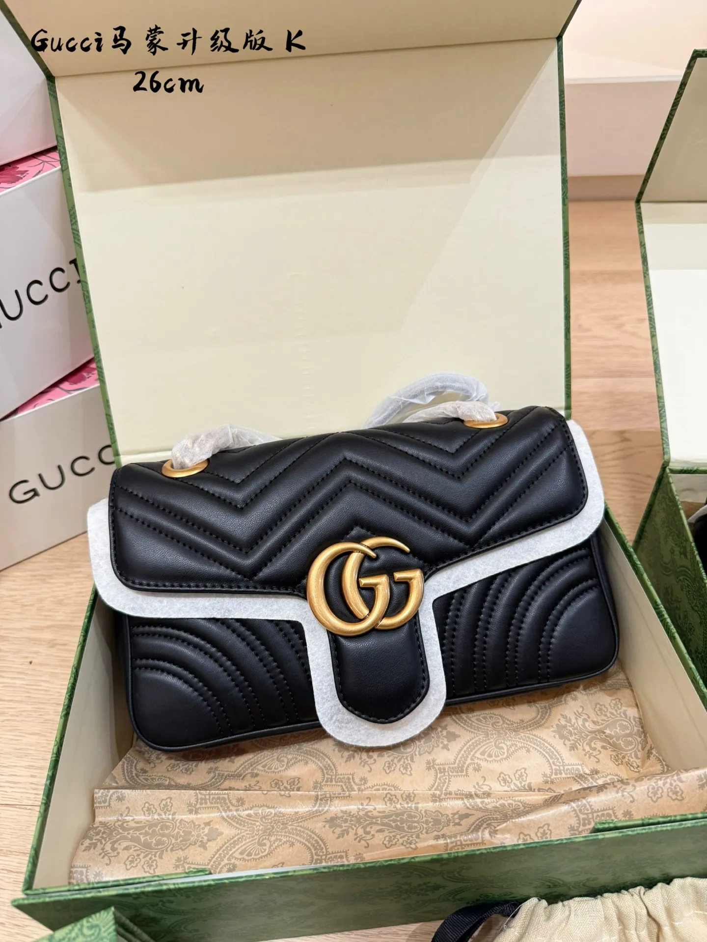 p130p155p160 GUCCI marmont|经典&百搭! GUCCI马蒙链条包经典尺寸: 16cm 22cm 26cm 经典金扣双GLOGO复古做旧五金波浪纹衔缝牛皮!采用的是小牛皮不仅有光泽感还很耐用单肩可以优雅成熟斜挎可以休闲个性一包顶百包