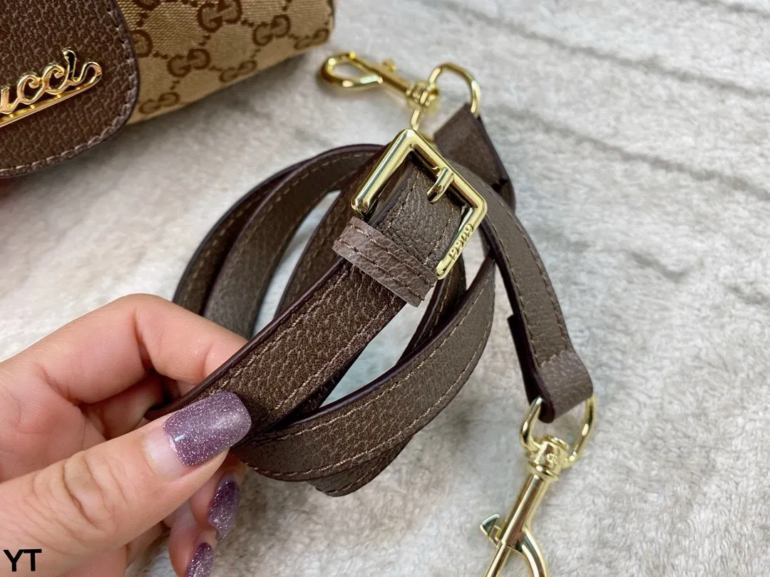 p120 无盒🎁 Gucci枕头包 双G老花帆布系列 手感柔软舒适 耐磨度极好 人手必备 适合手提肩背两用 实用大容量包包 非常轻 上身真的超级洋气!! 尺寸:31*20